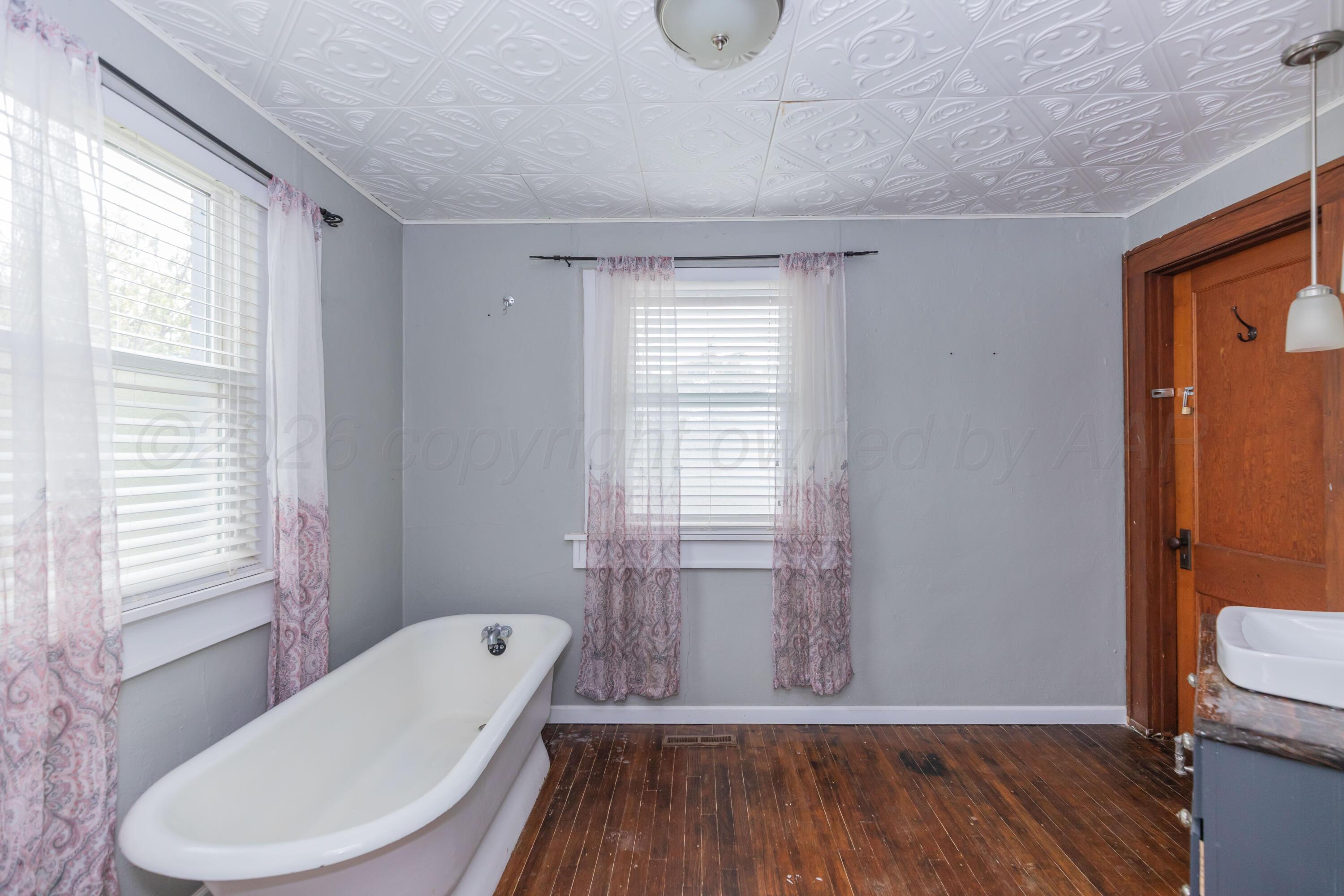 409 Gray Street Property Photo 18