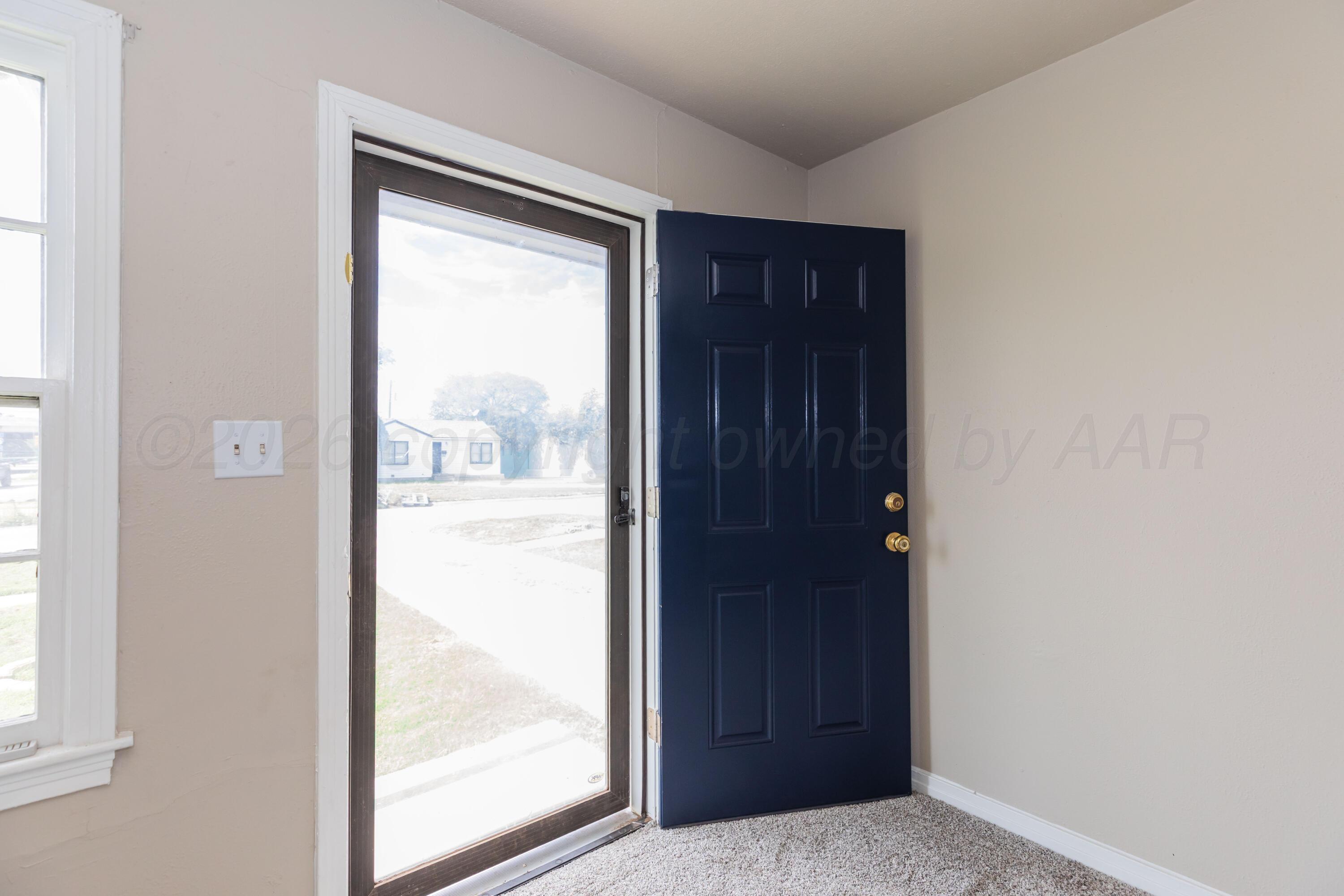 2509 S Pierce Street Property Photo 4