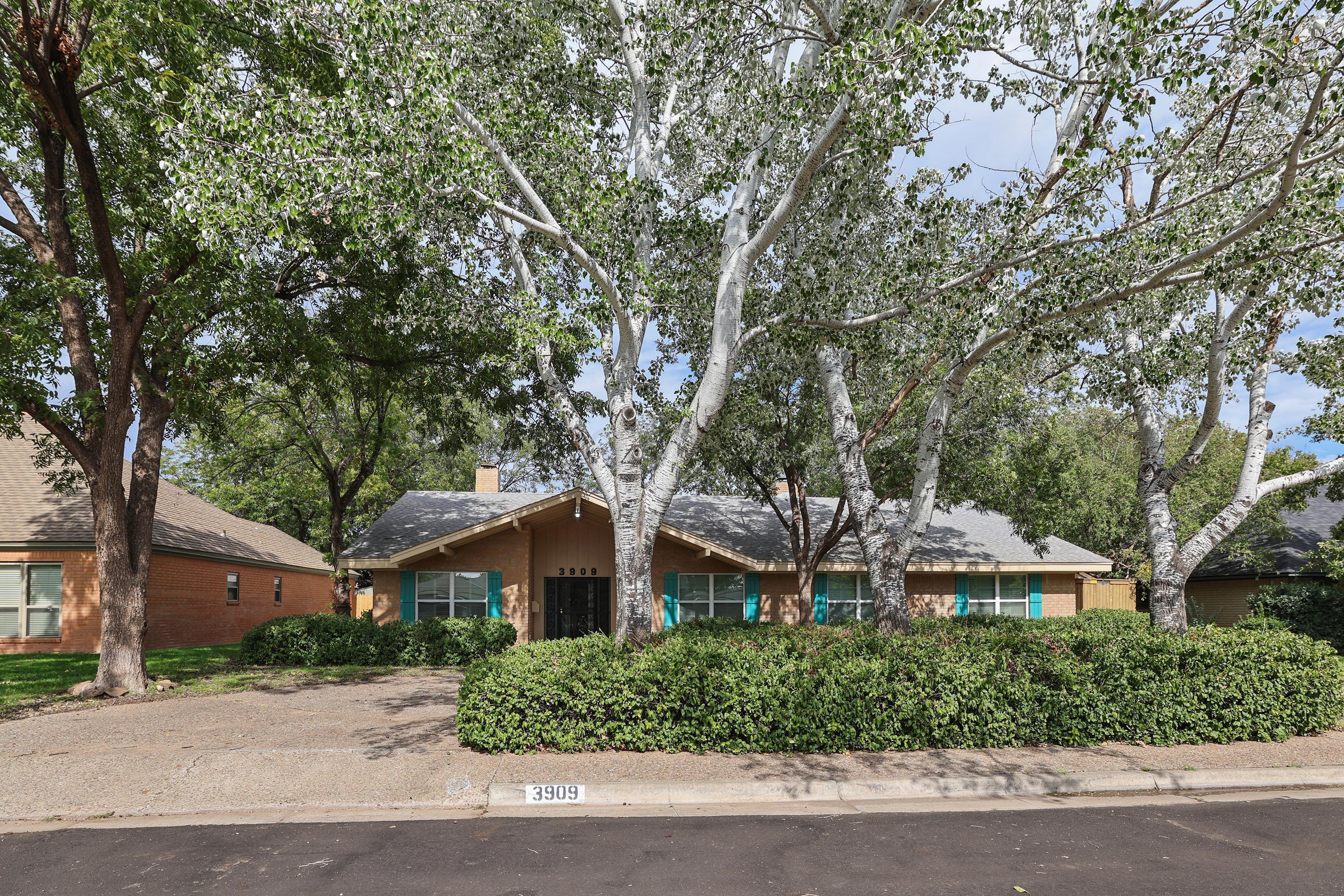 3909 HUNTINGTON Drive Property Photo 1