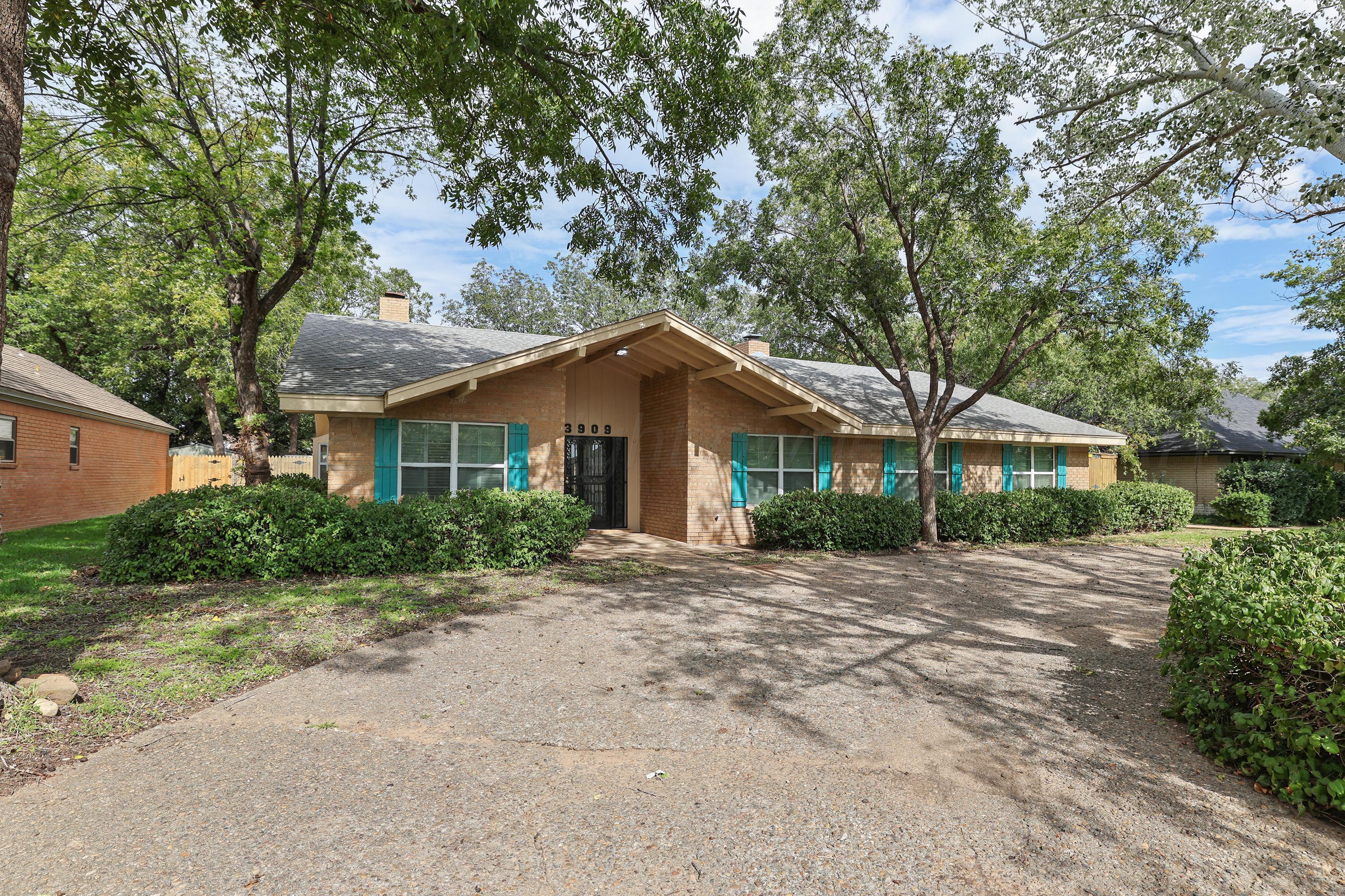 3909 Huntington Drive Property Photo 3