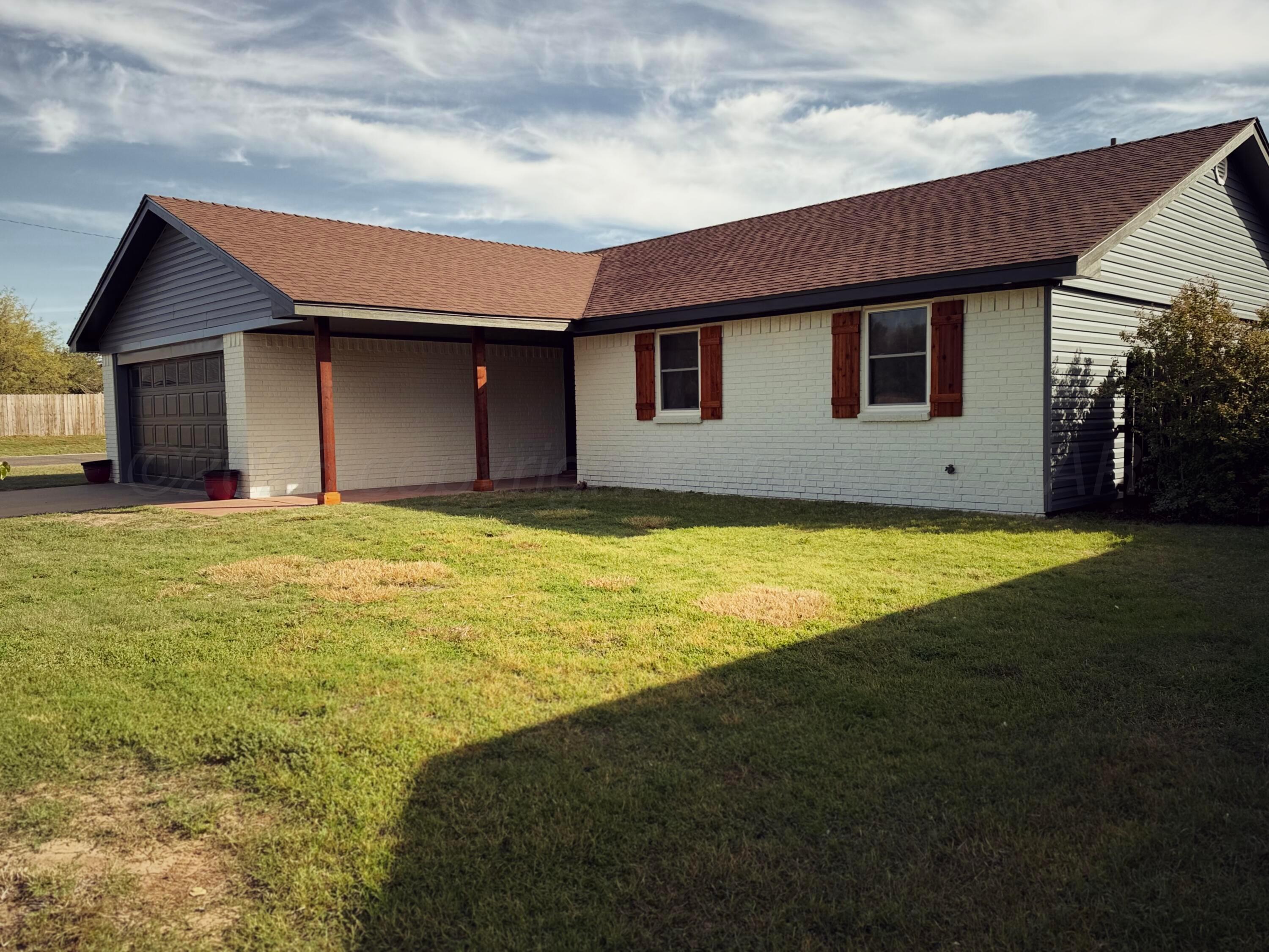 1001 Holly Lane Property Photo 1