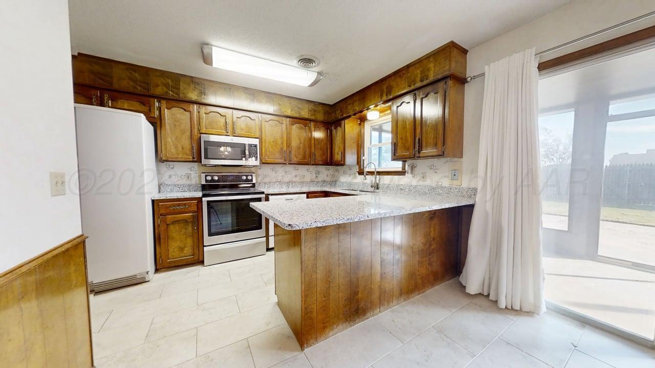 1001 Holly Lane Property Photo 7