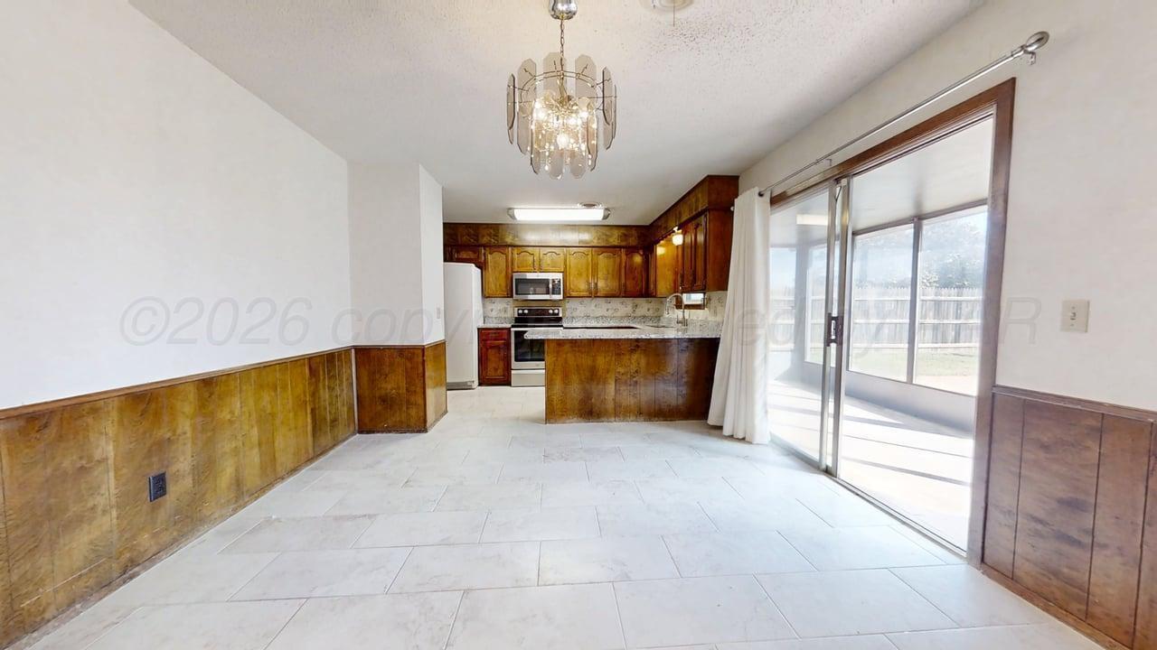 1001 Holly Lane Property Photo 8