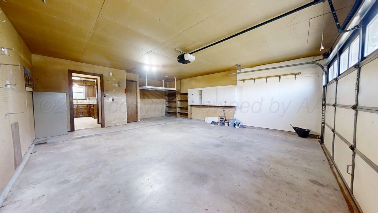 1001 Holly Lane Property Photo 9
