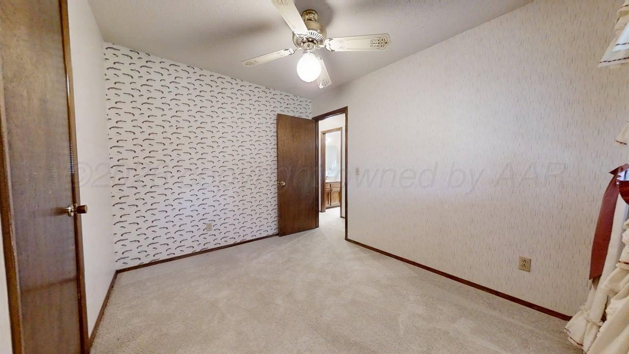 1001 Holly Lane Property Photo 10