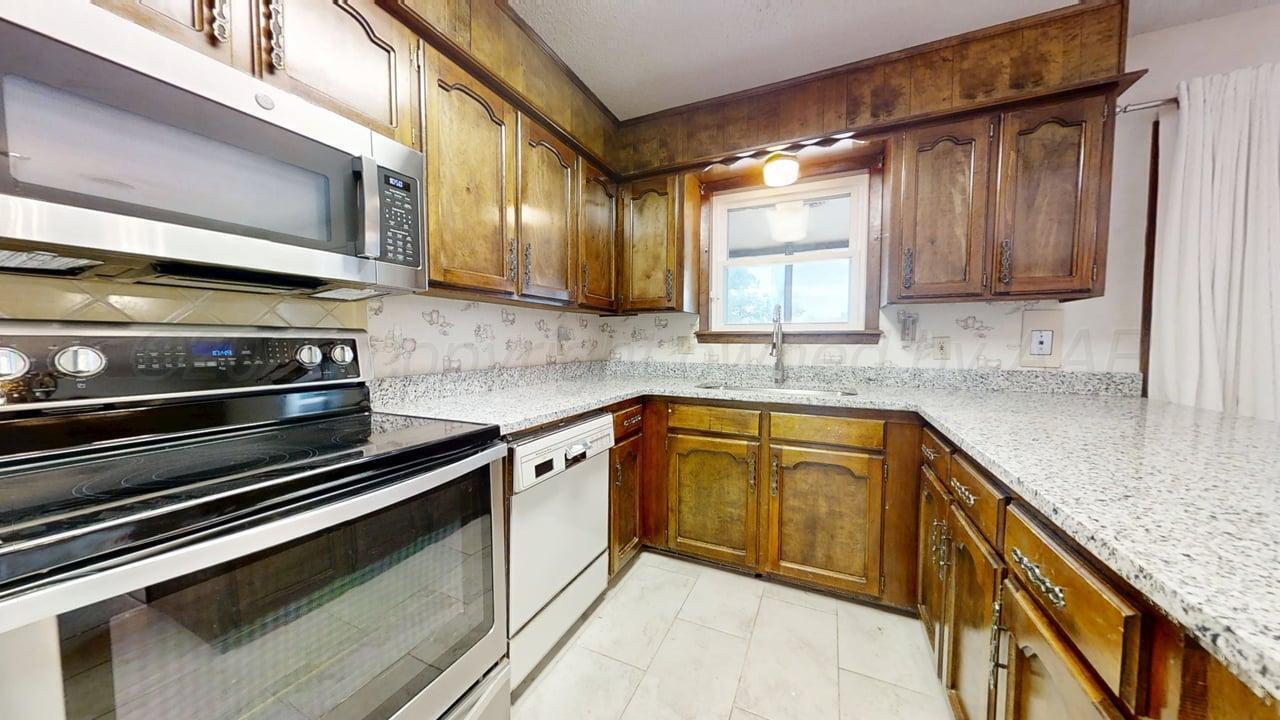 1001 Holly Lane Property Photo 11