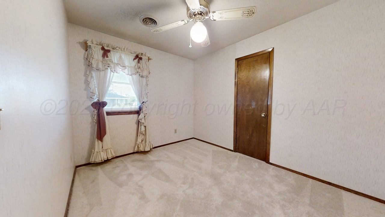 1001 Holly Lane Property Photo 14