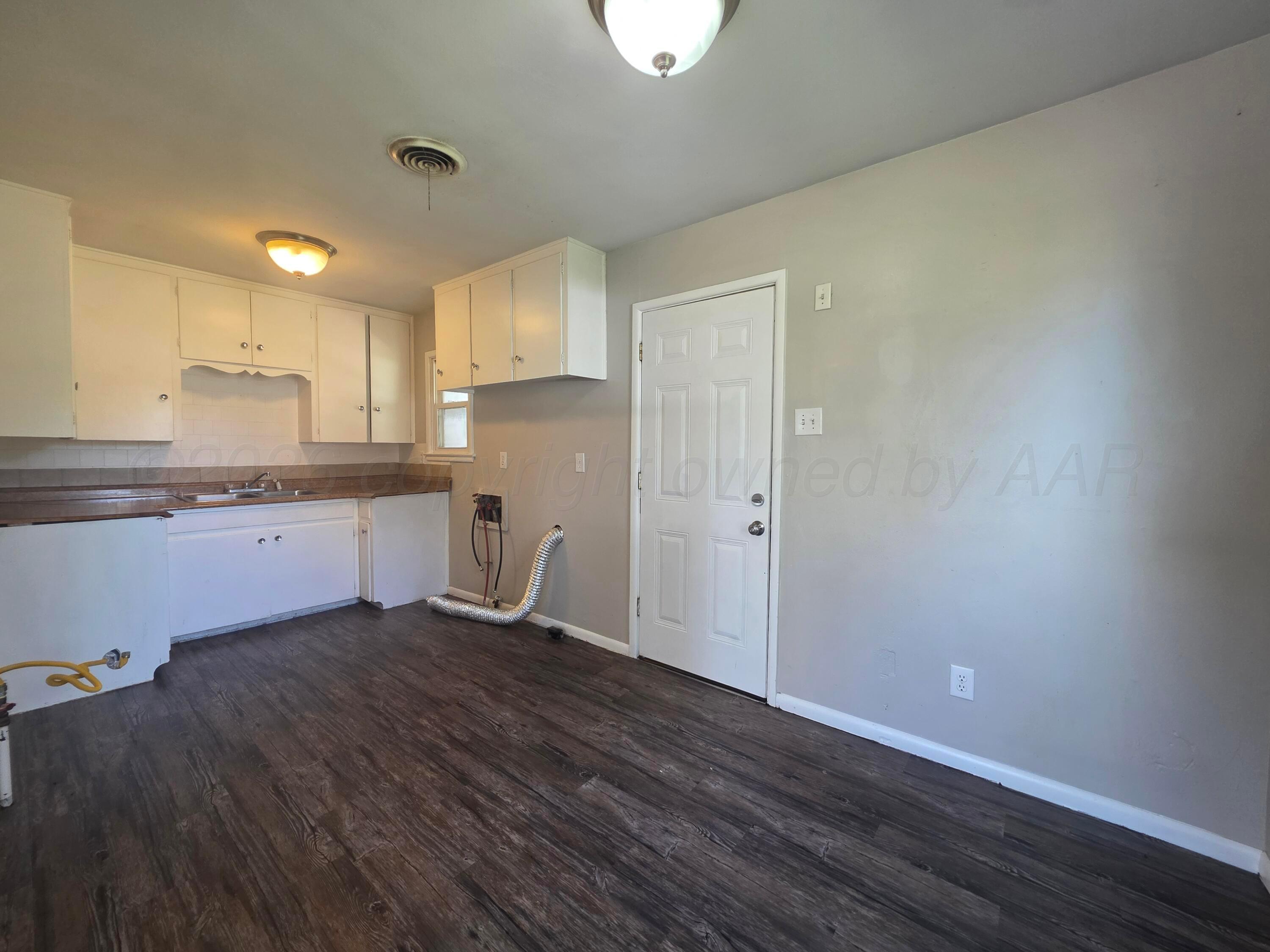 4900 Parker Street Property Photo 7