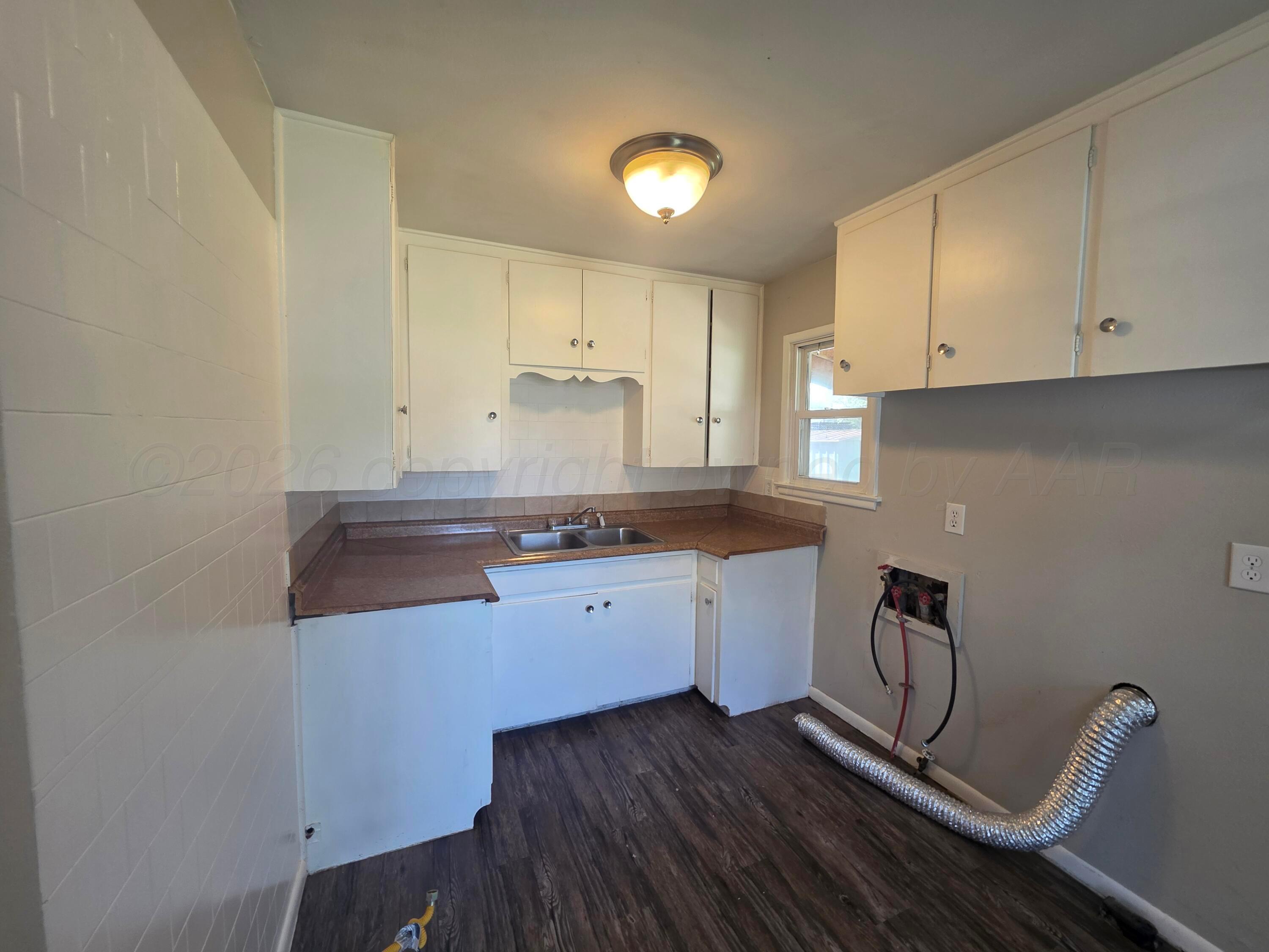 4900 Parker Street Property Photo 8