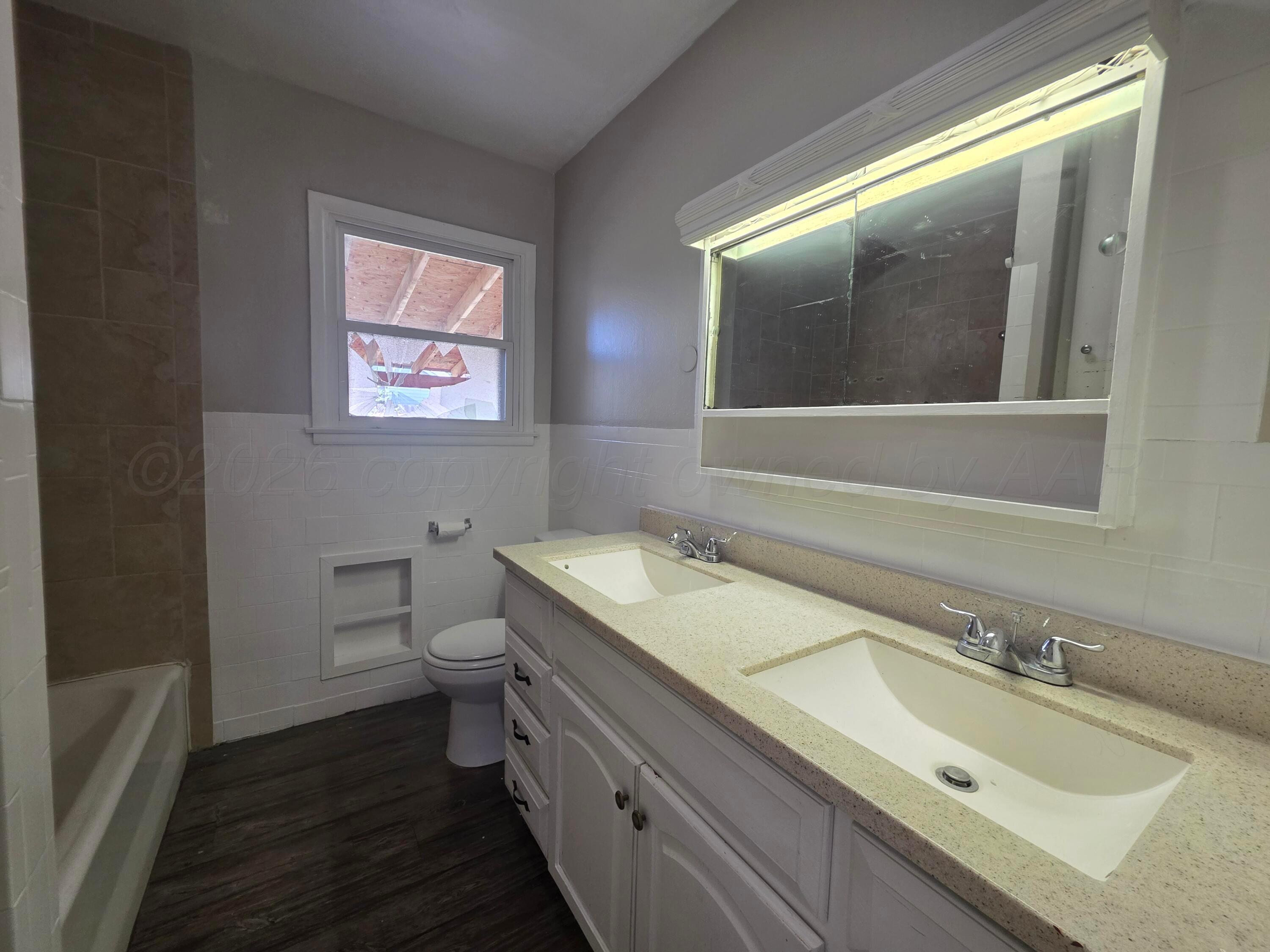 4900 Parker Street Property Photo 14