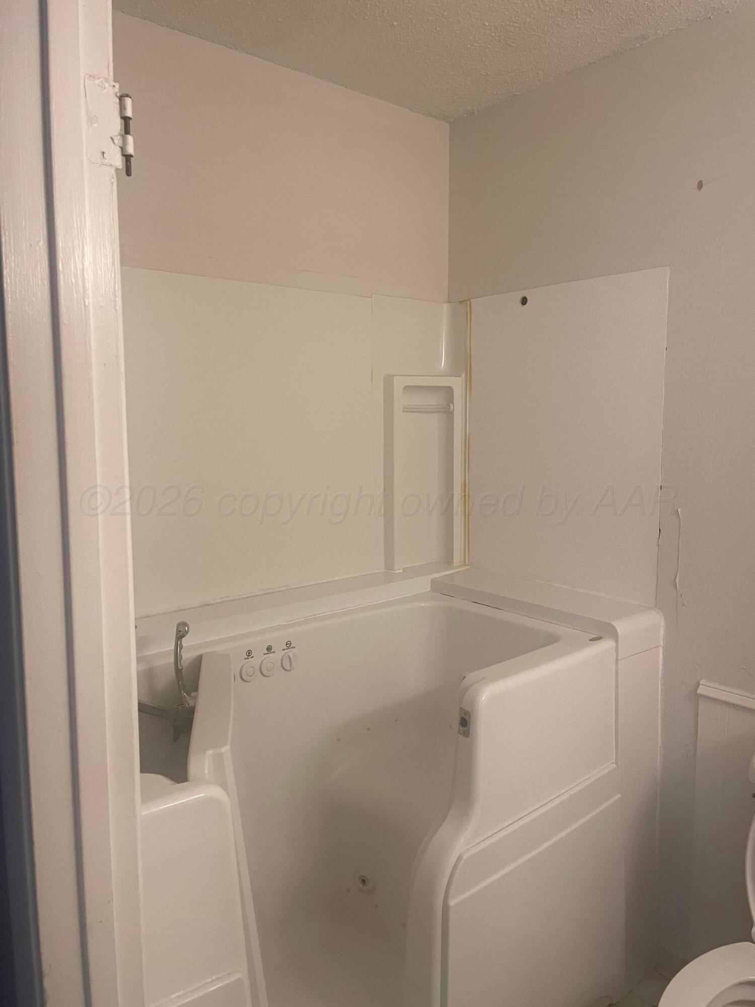 1010 N Alabama Street Property Photo 8