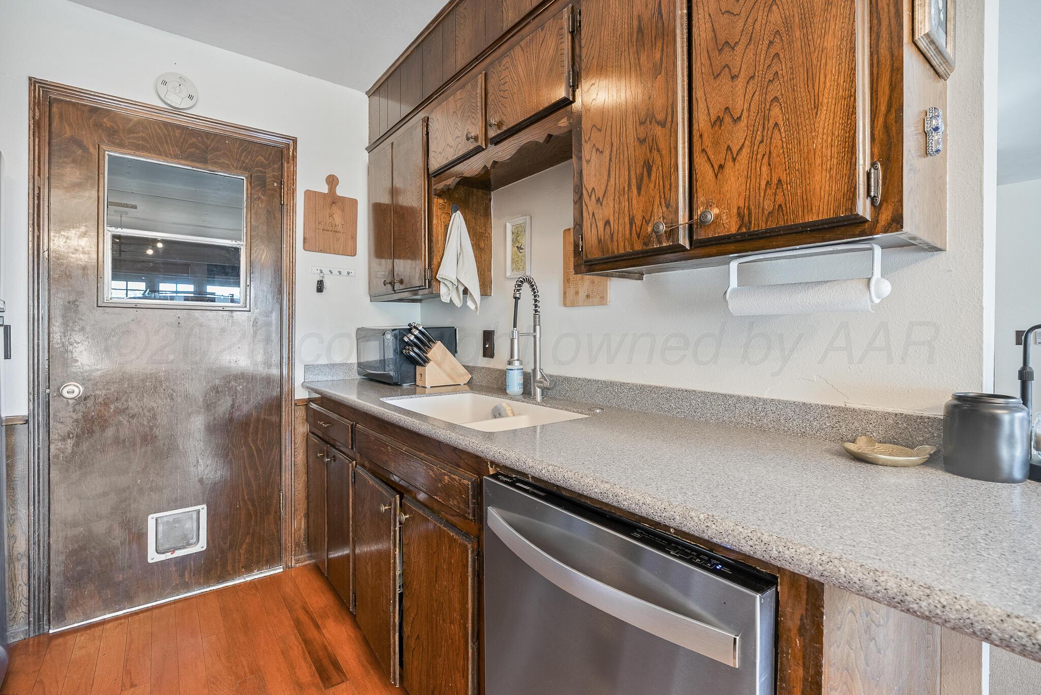 2411 Sw 49th Property Photo 8