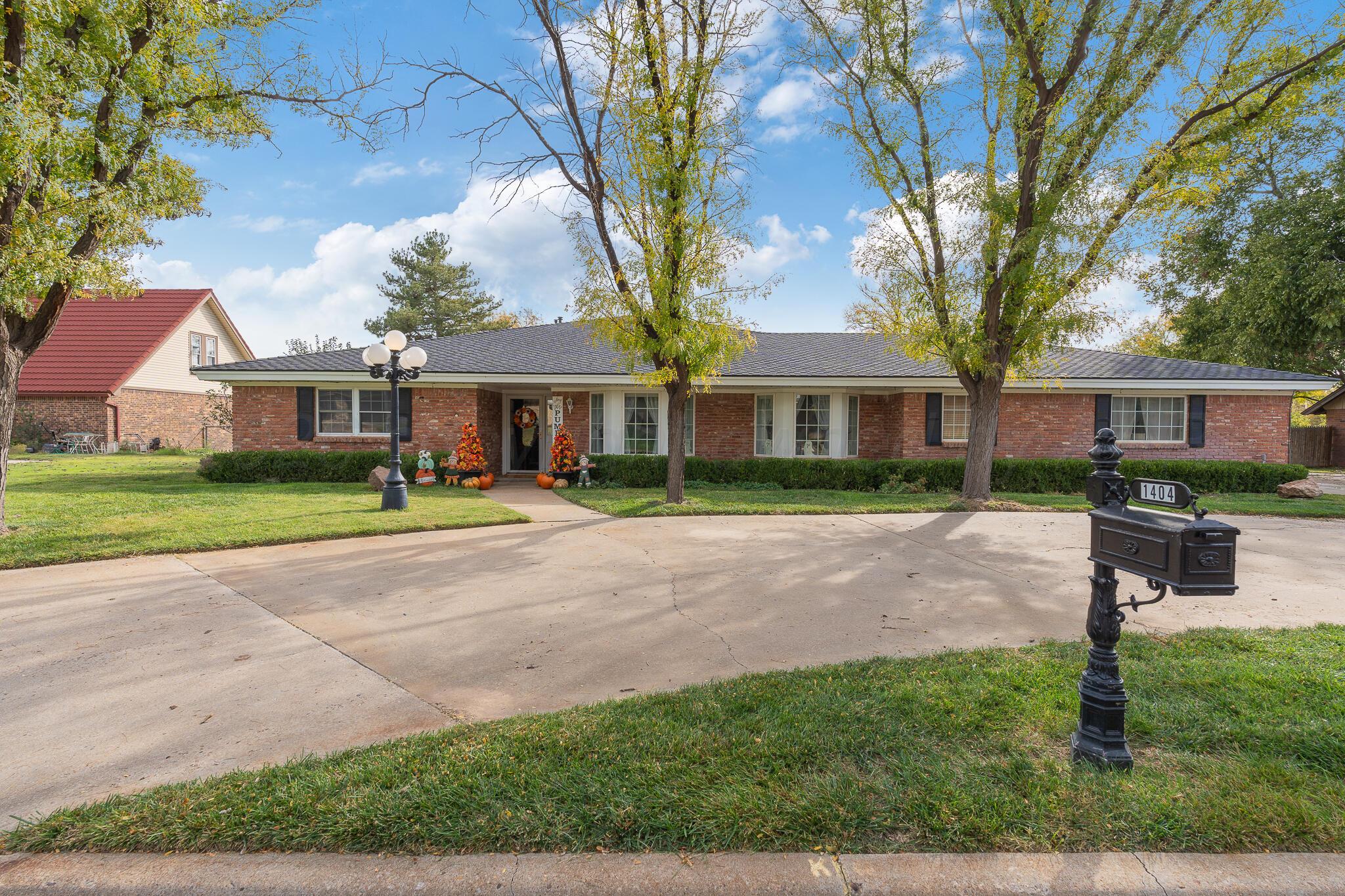 1404 Creekmere Drive Property Photo 3