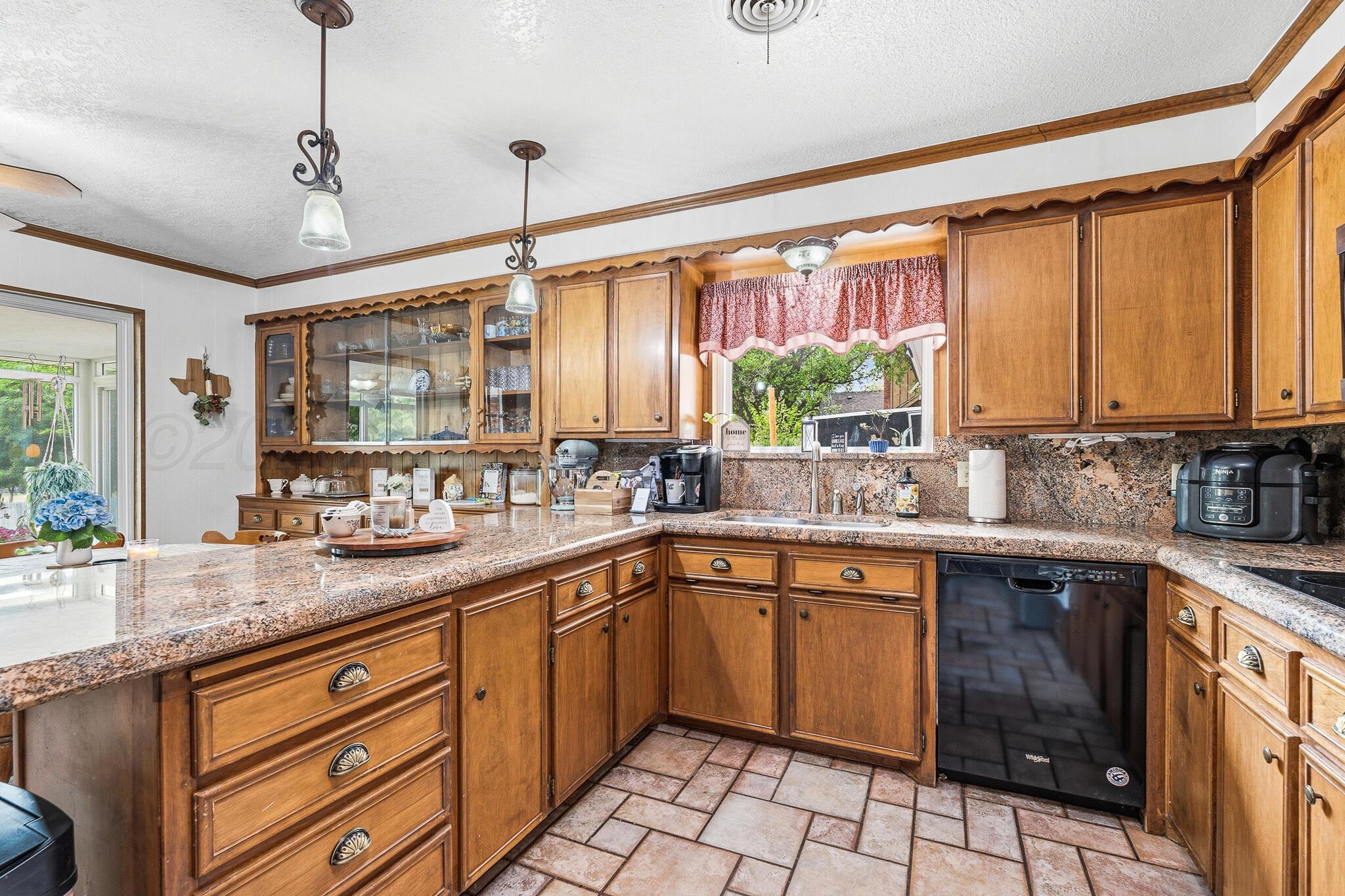 1404 Creekmere Drive Property Photo 25