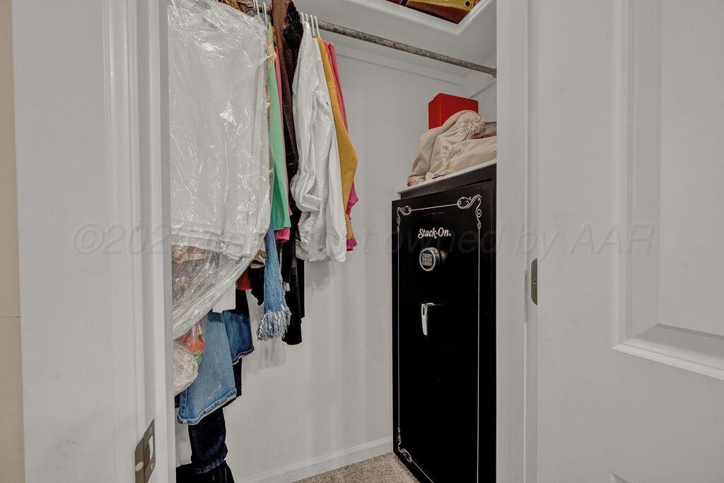 7812 Kingsgate Drive Property Photo 12