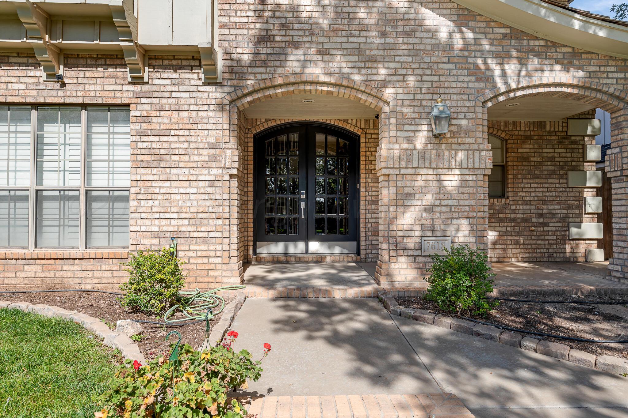 7618 Stuyvesant Property Photo 3