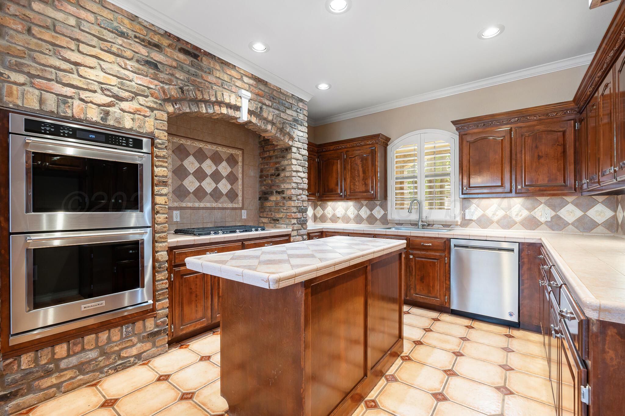 7618 Stuyvesant Property Photo 8