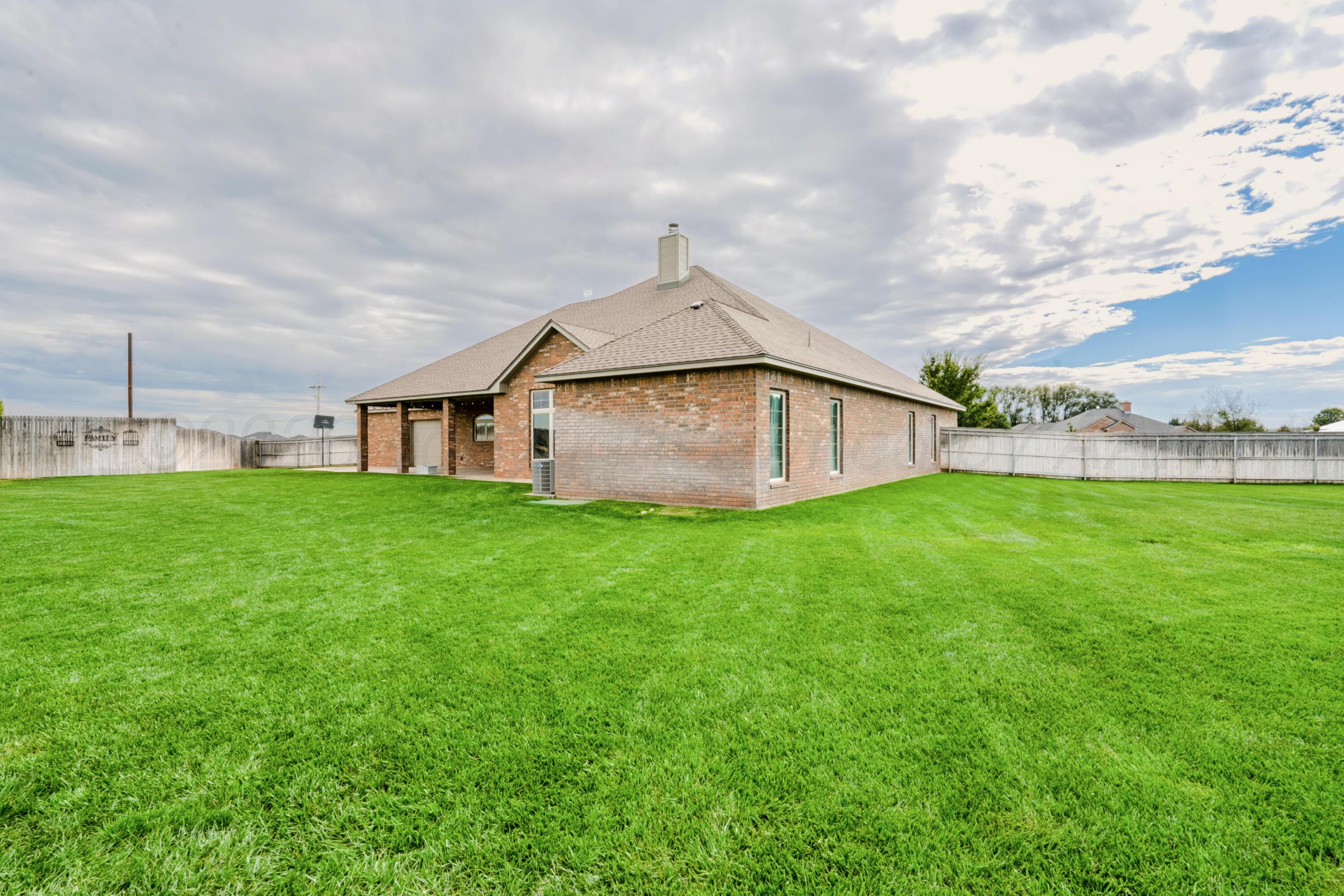 19200 Winding River Road Property Photo 47