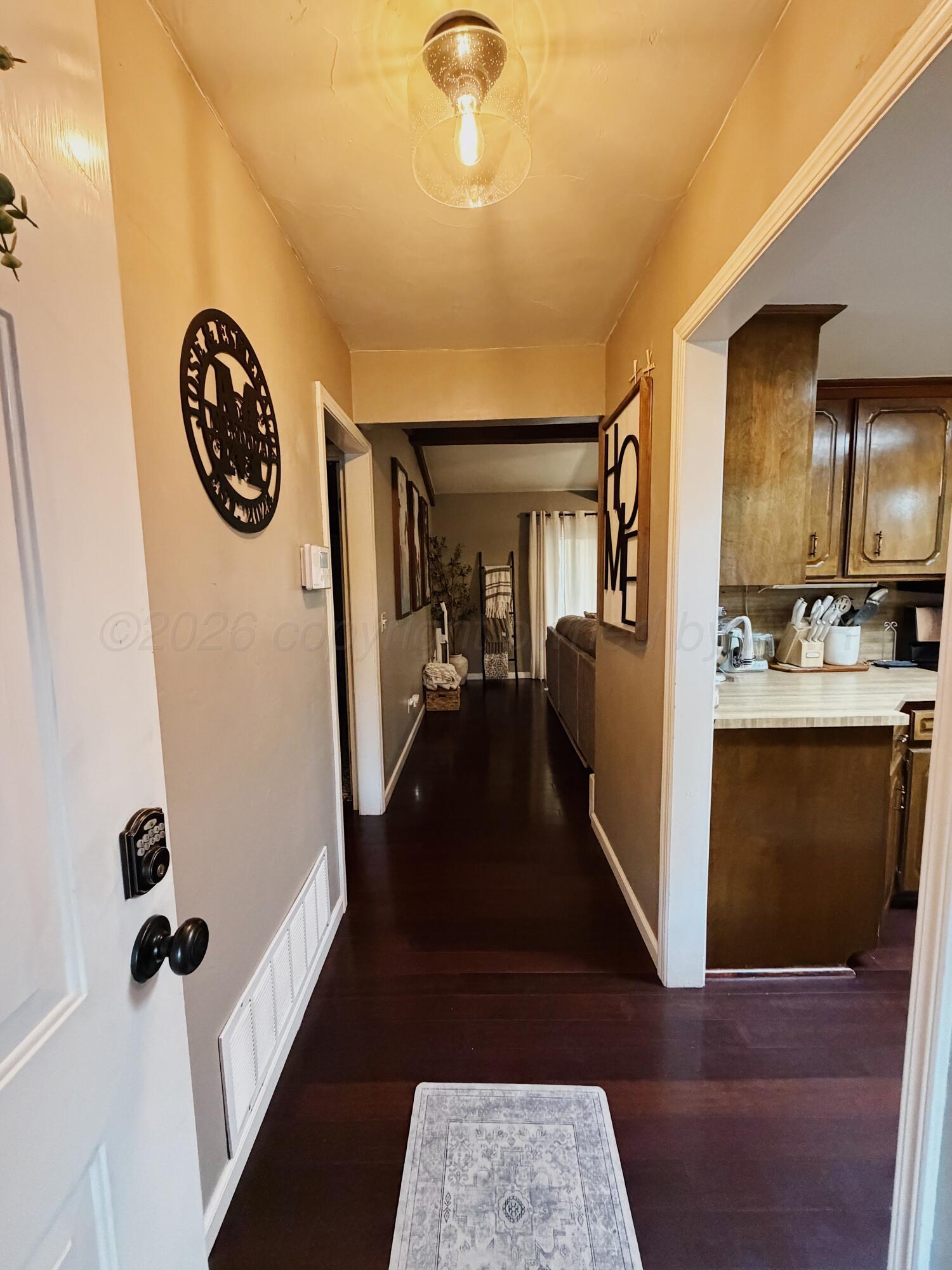 606 S Indiana Street Property Photo 3