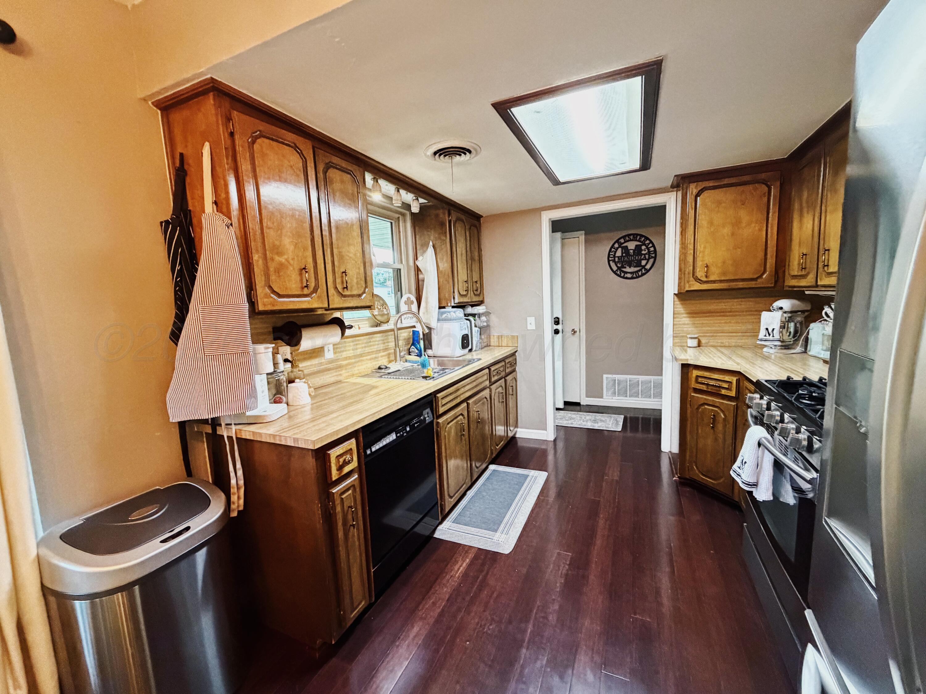 606 S Indiana Street Property Photo 8