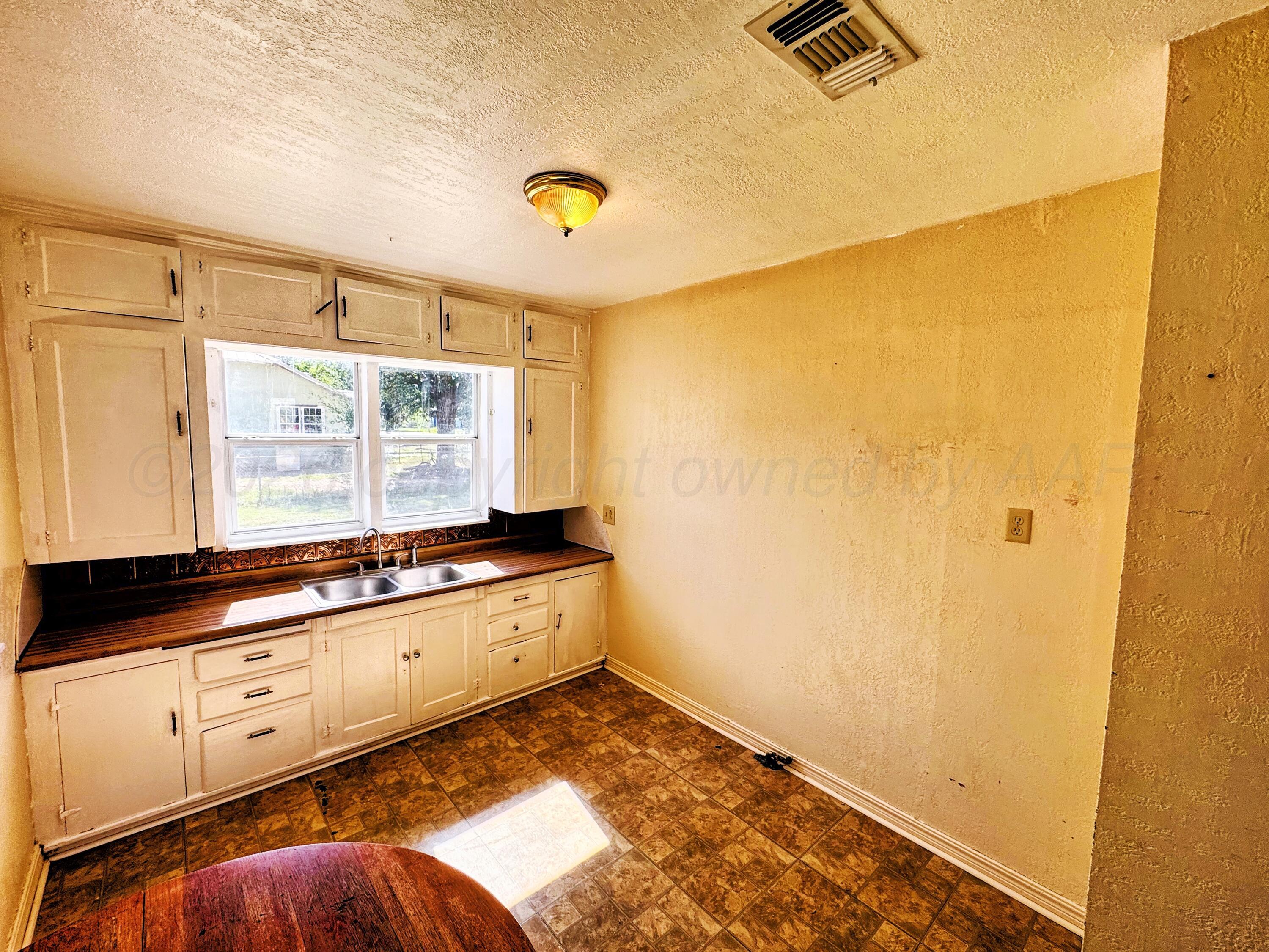 501 S Endicott Street Property Photo 3