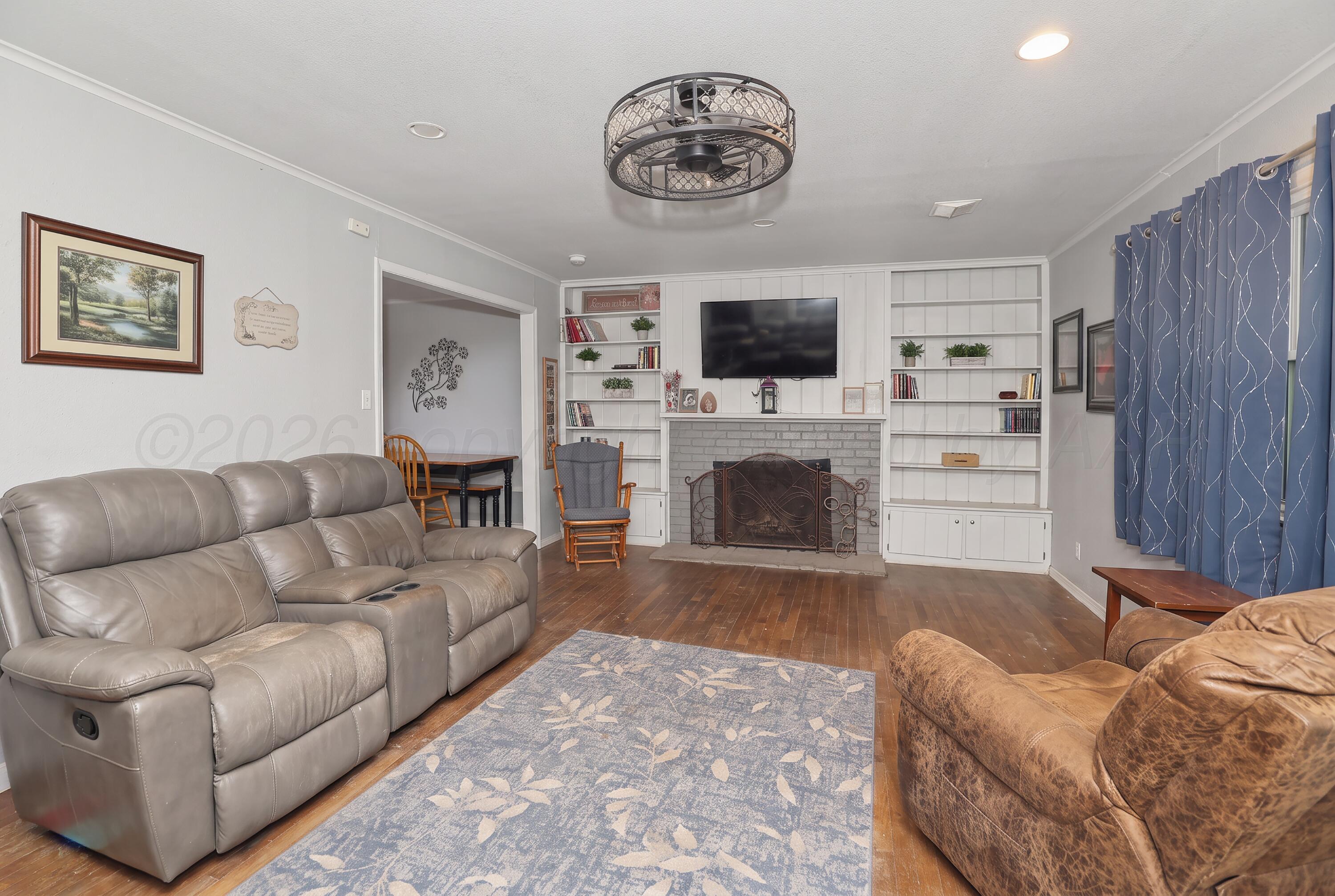 2406 10th Avenue Property Photo 3