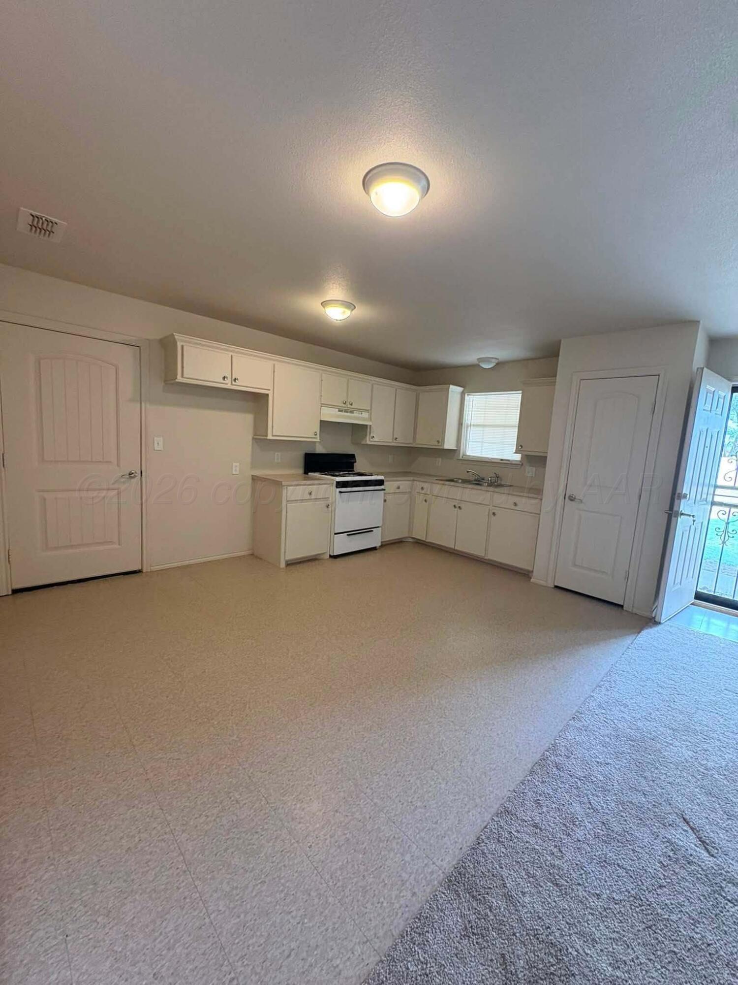 1903 W 1st Street Property Photo 3