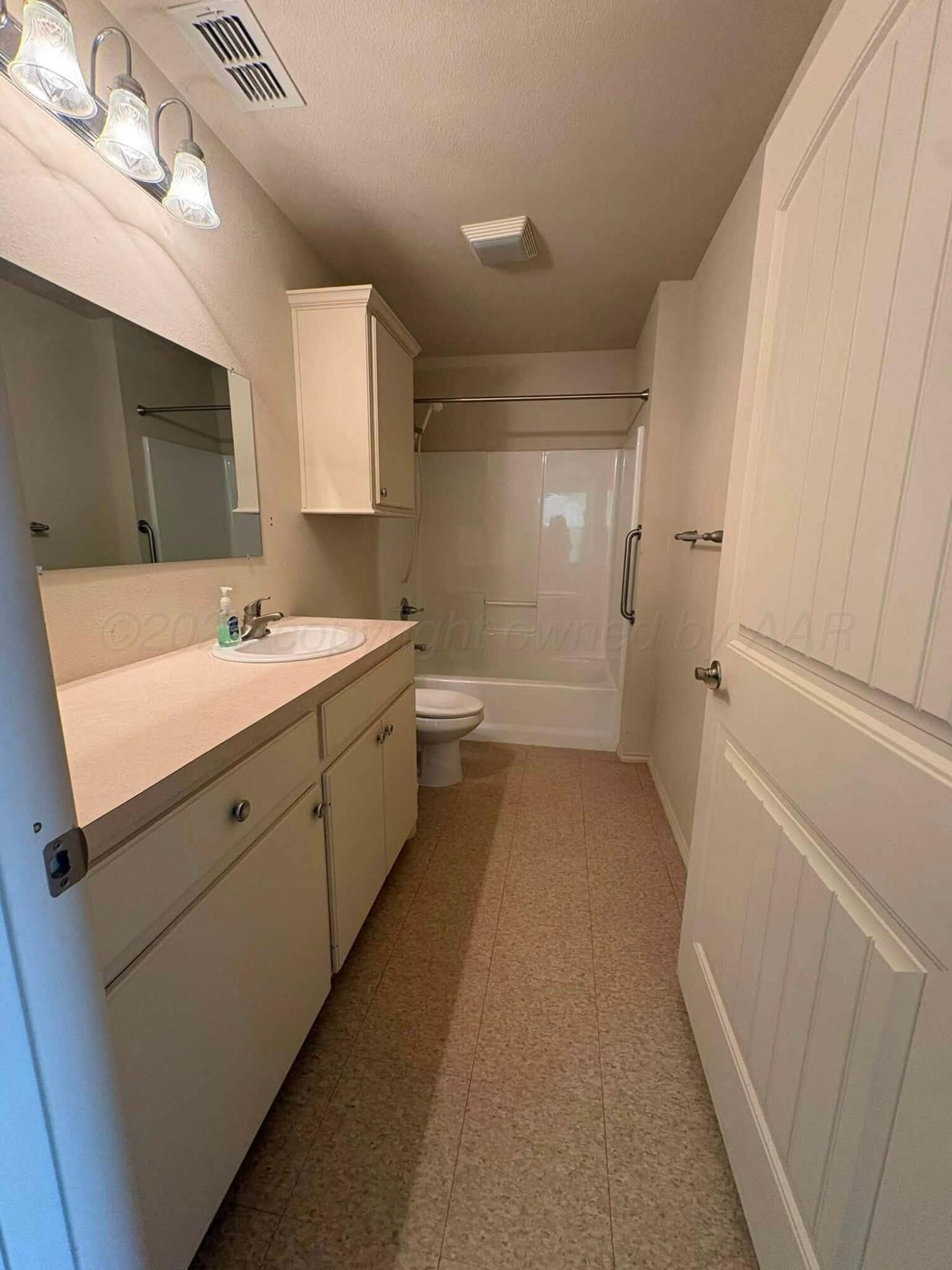 1903 W 1st Street Property Photo 4