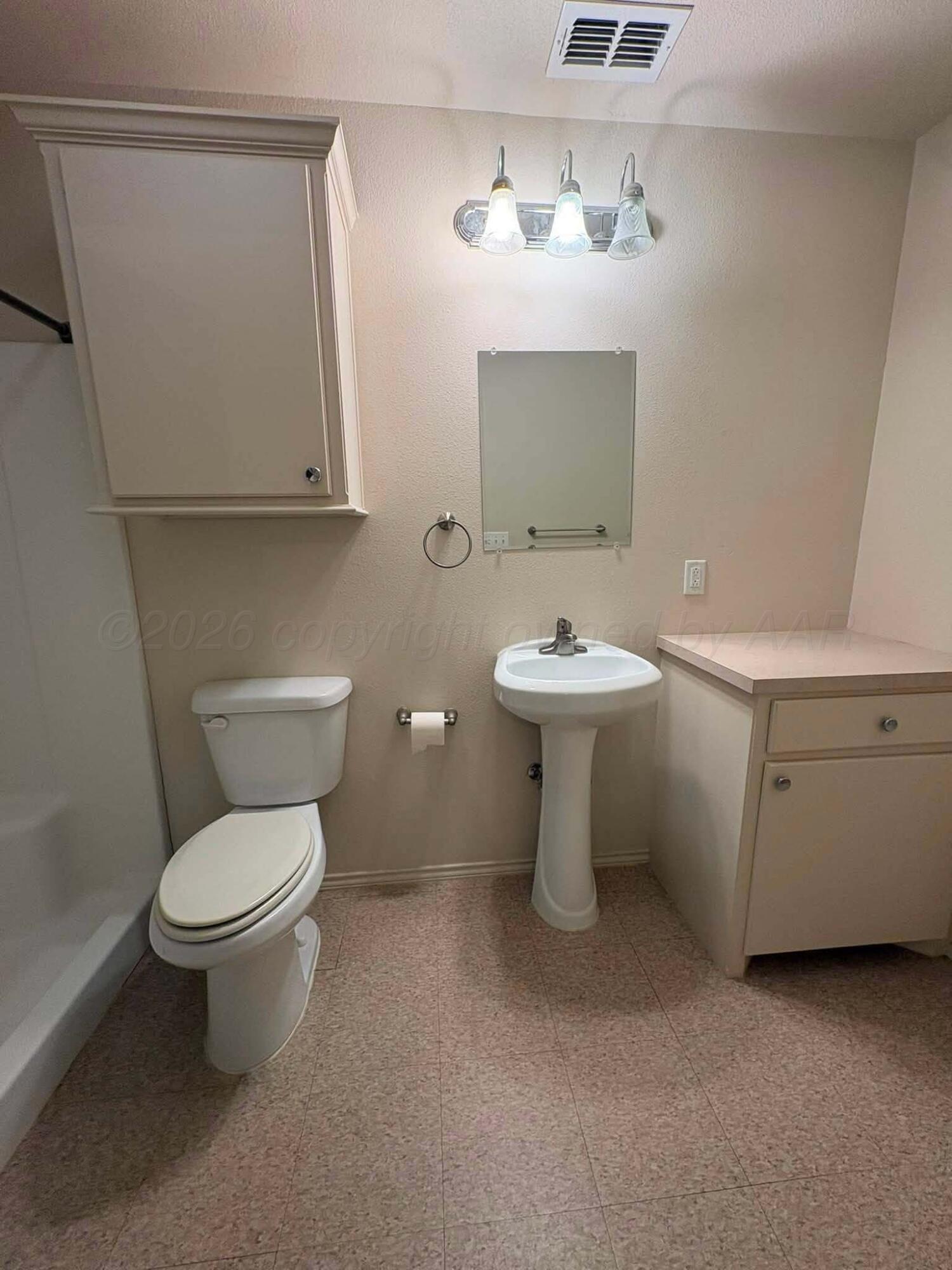 1903 W 1st Street Property Photo 8