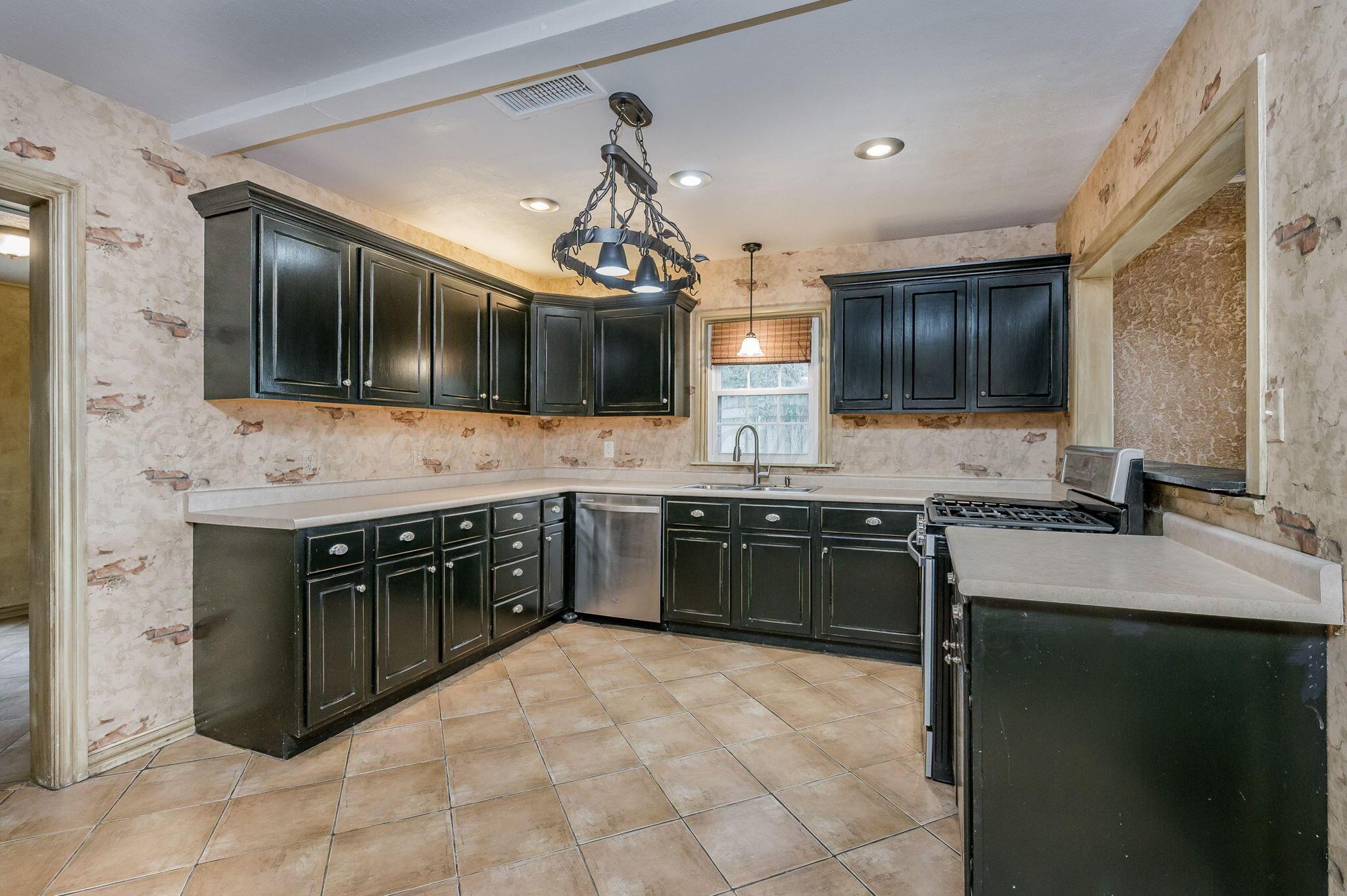 2422 S Washington Street Property Photo 8