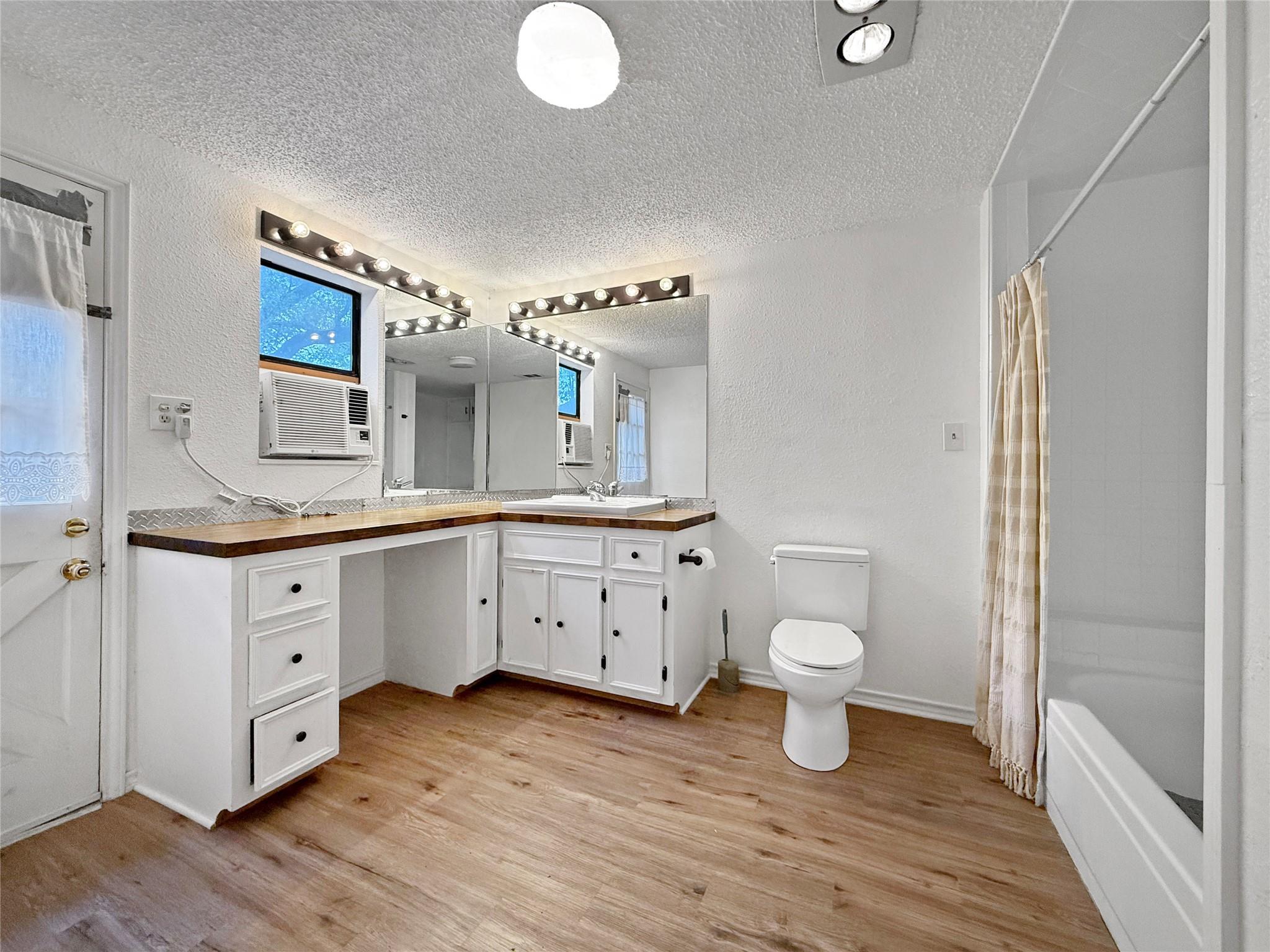 15211 Fitzhugh Rd #b - Back Cabin Property Photo 3