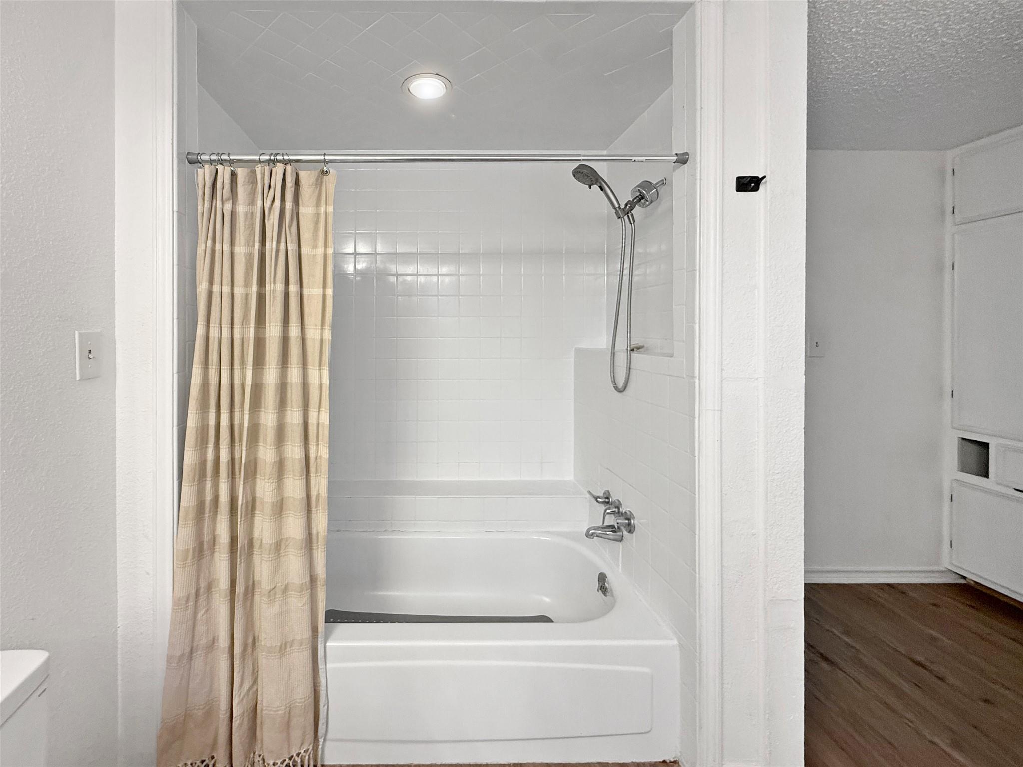 15211 Fitzhugh Rd #b - Back Cabin Property Photo 4