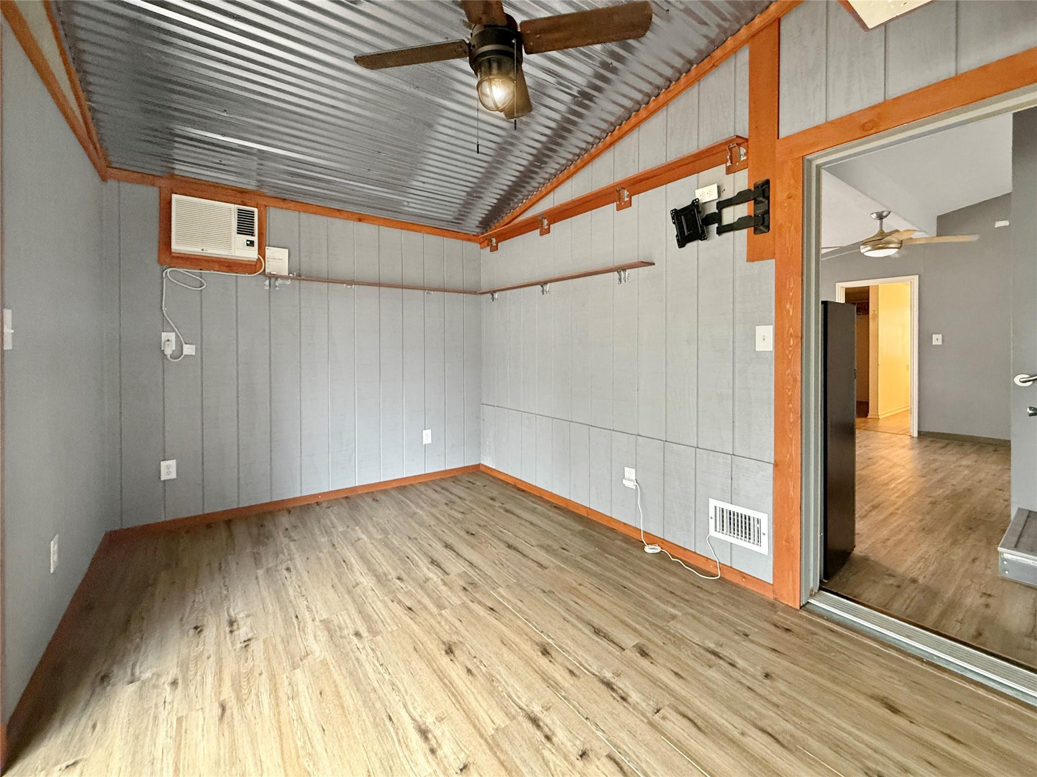 15211 Fitzhugh Rd #b - Back Cabin Property Photo 10