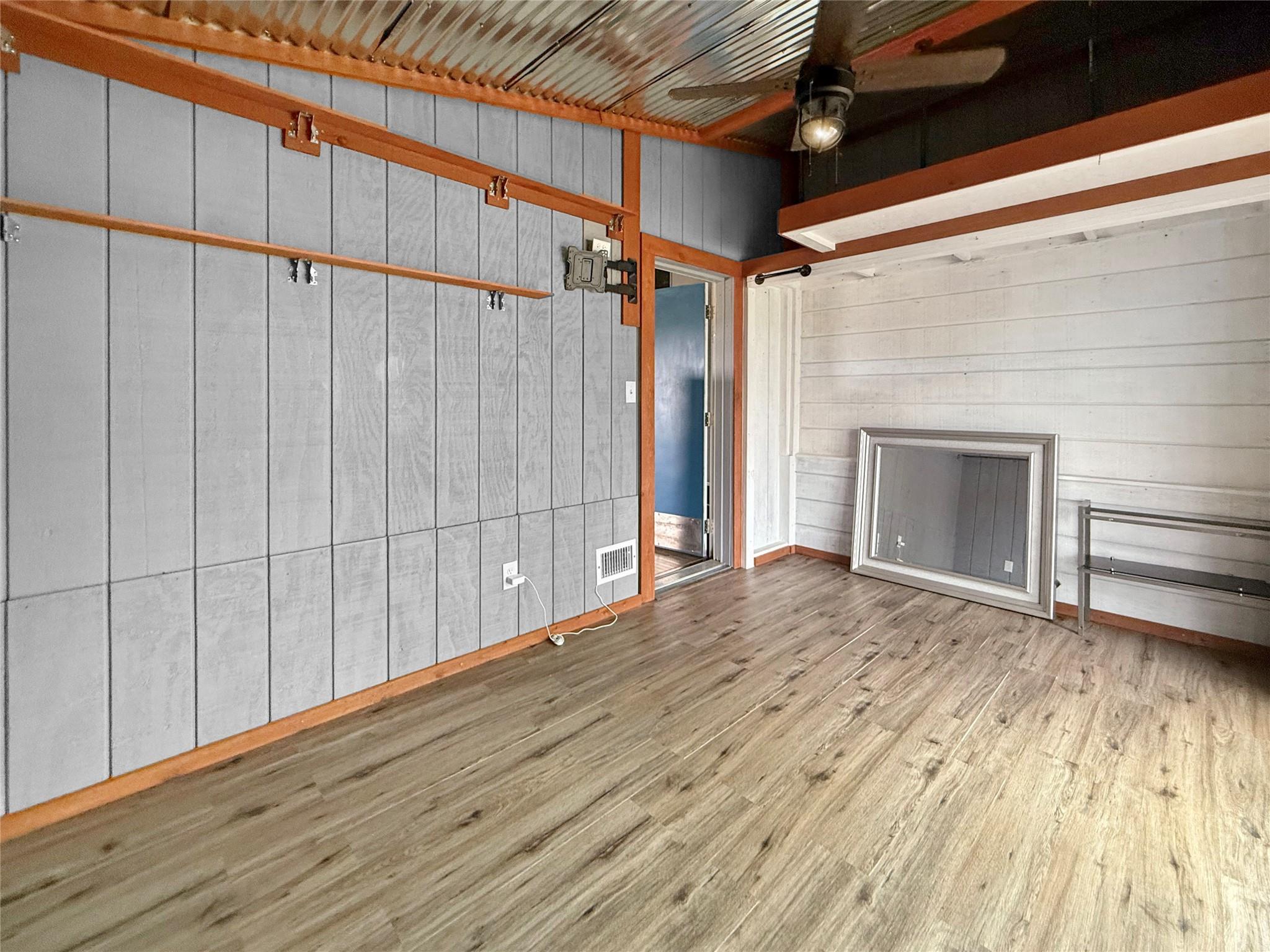 15211 Fitzhugh Rd #b - Back Cabin Property Photo 11