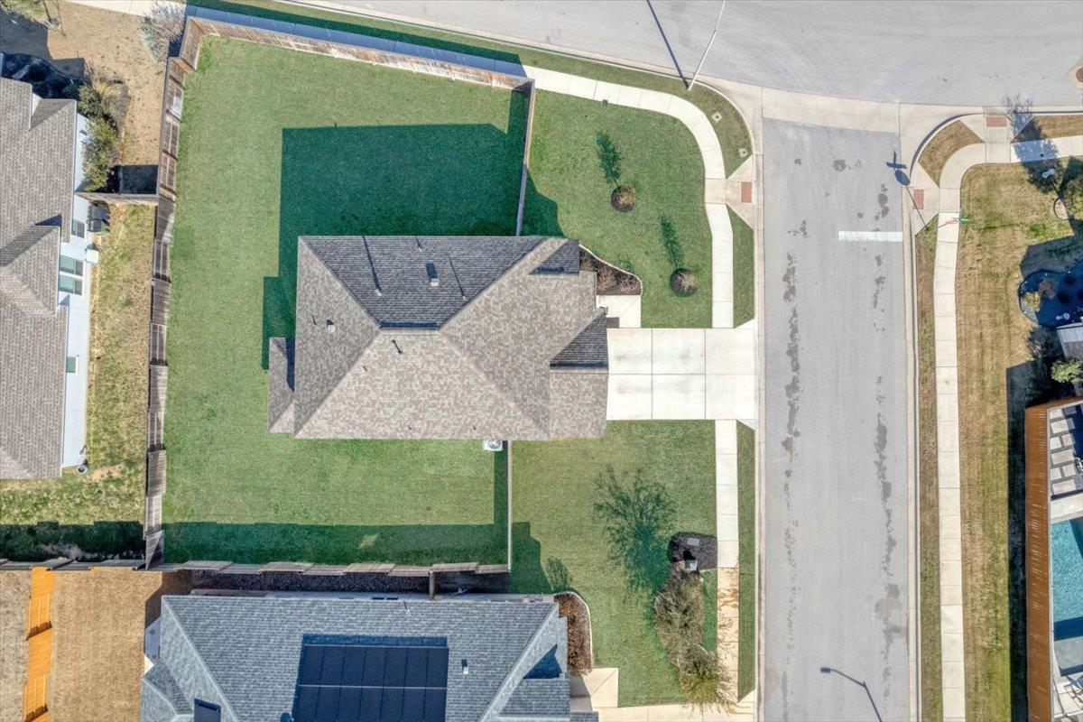 2437 Burberry Ln Property Photo 8