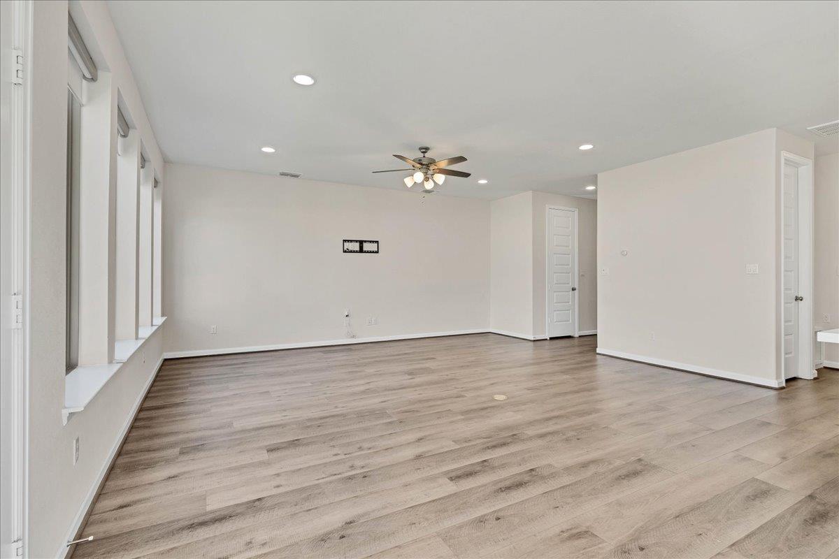 2437 Burberry Ln Property Photo 11