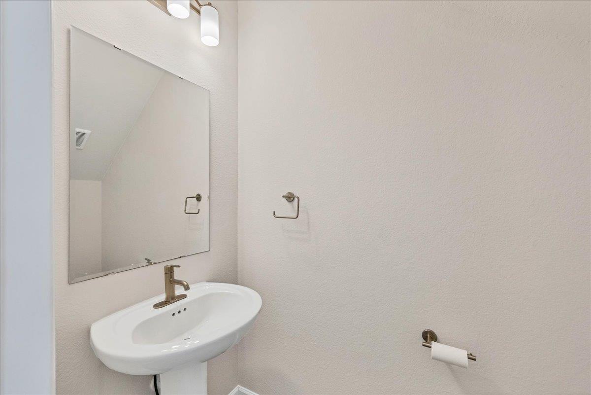 2437 Burberry Ln Property Photo 19