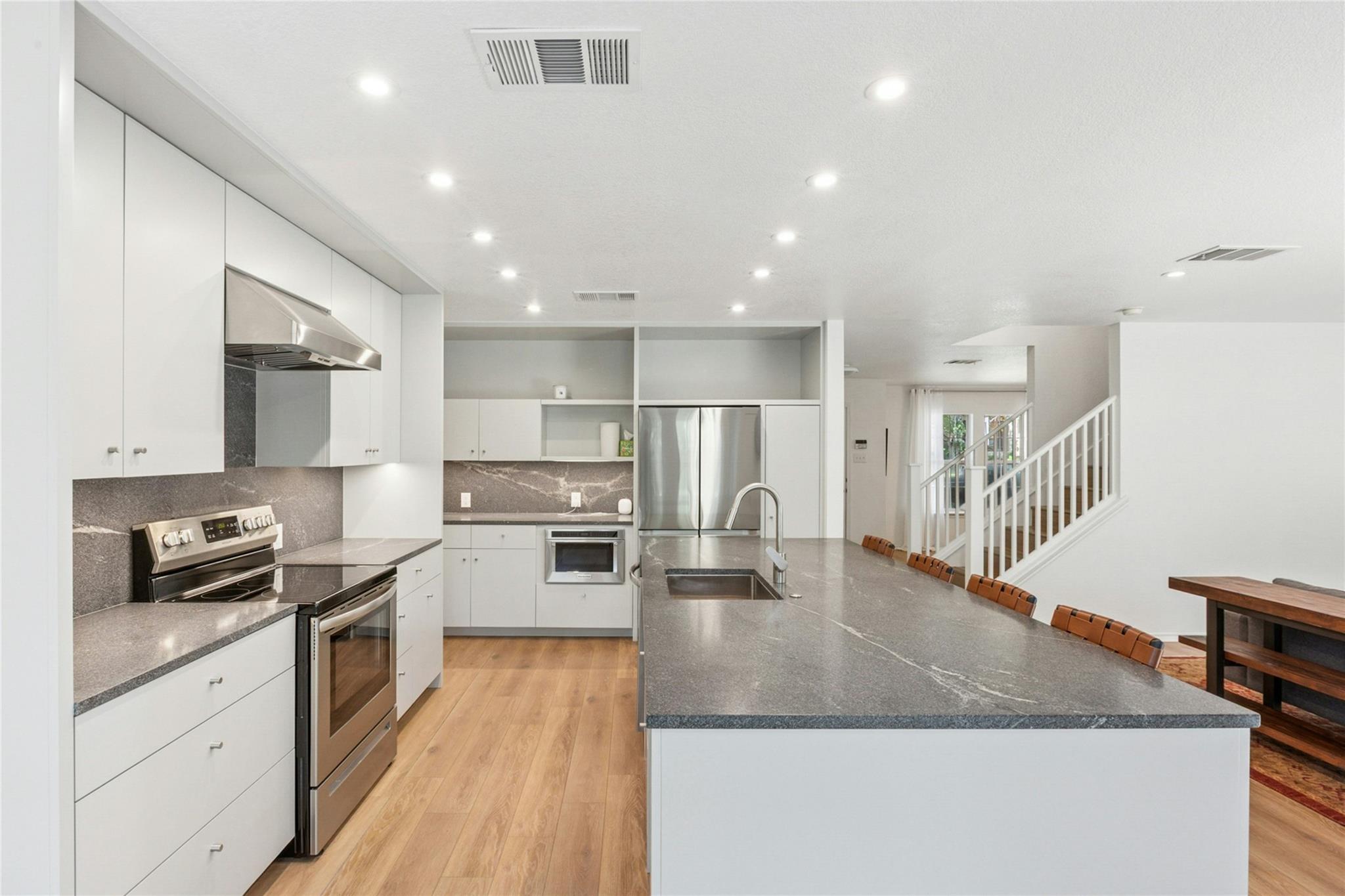 11208 Midbury Ct Property Photo 3