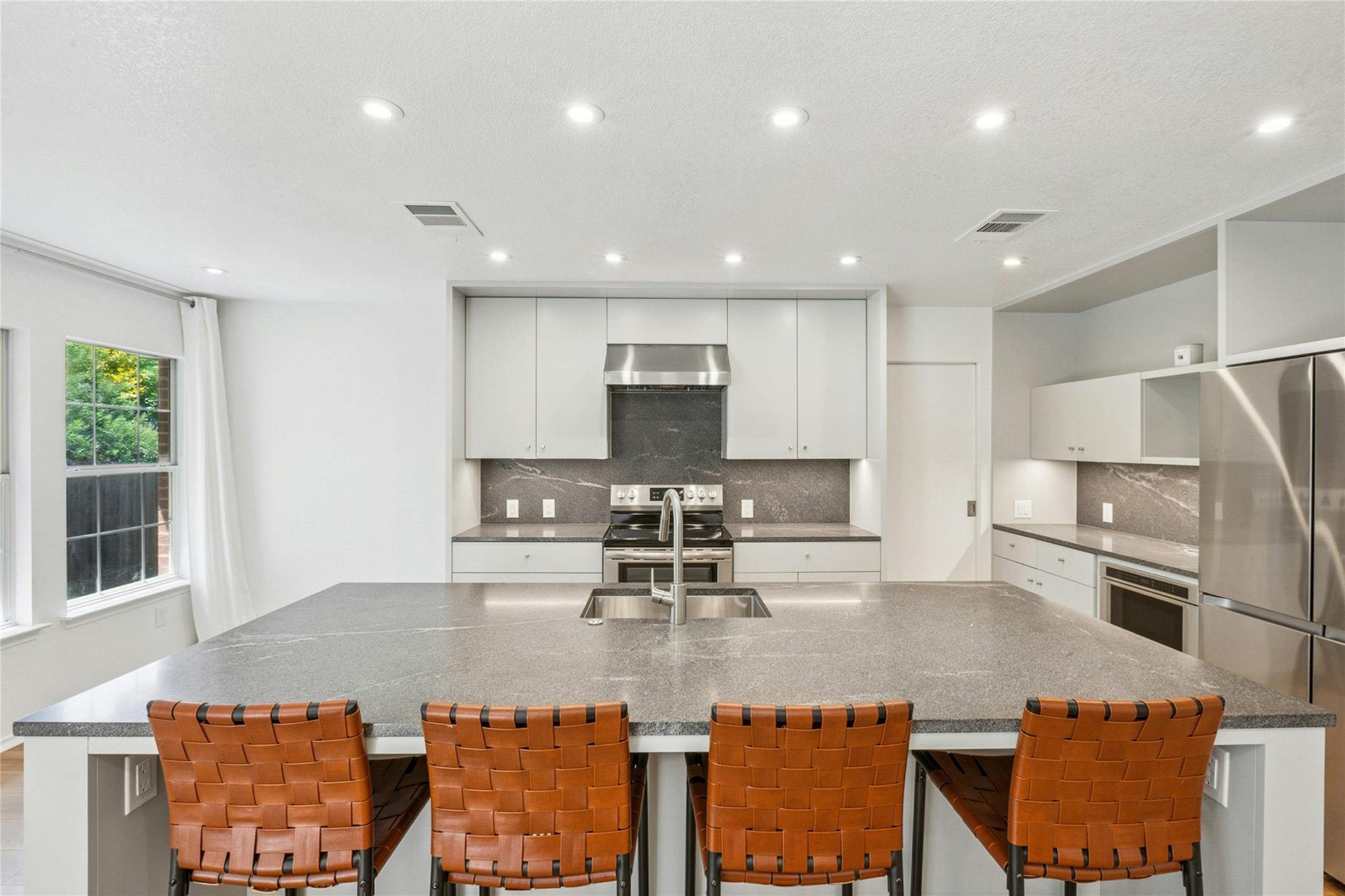 11208 Midbury Ct Property Photo 5