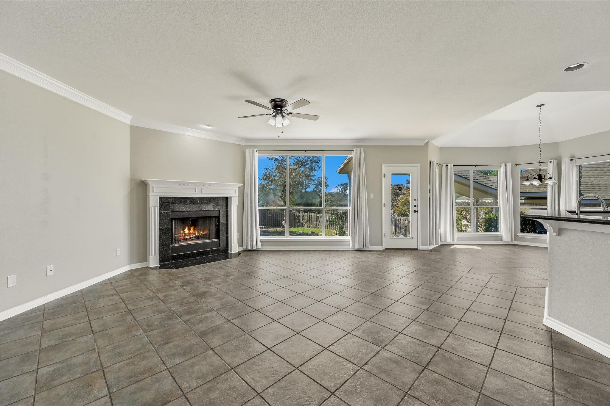 10802 Hastings Ln Property Photo 3