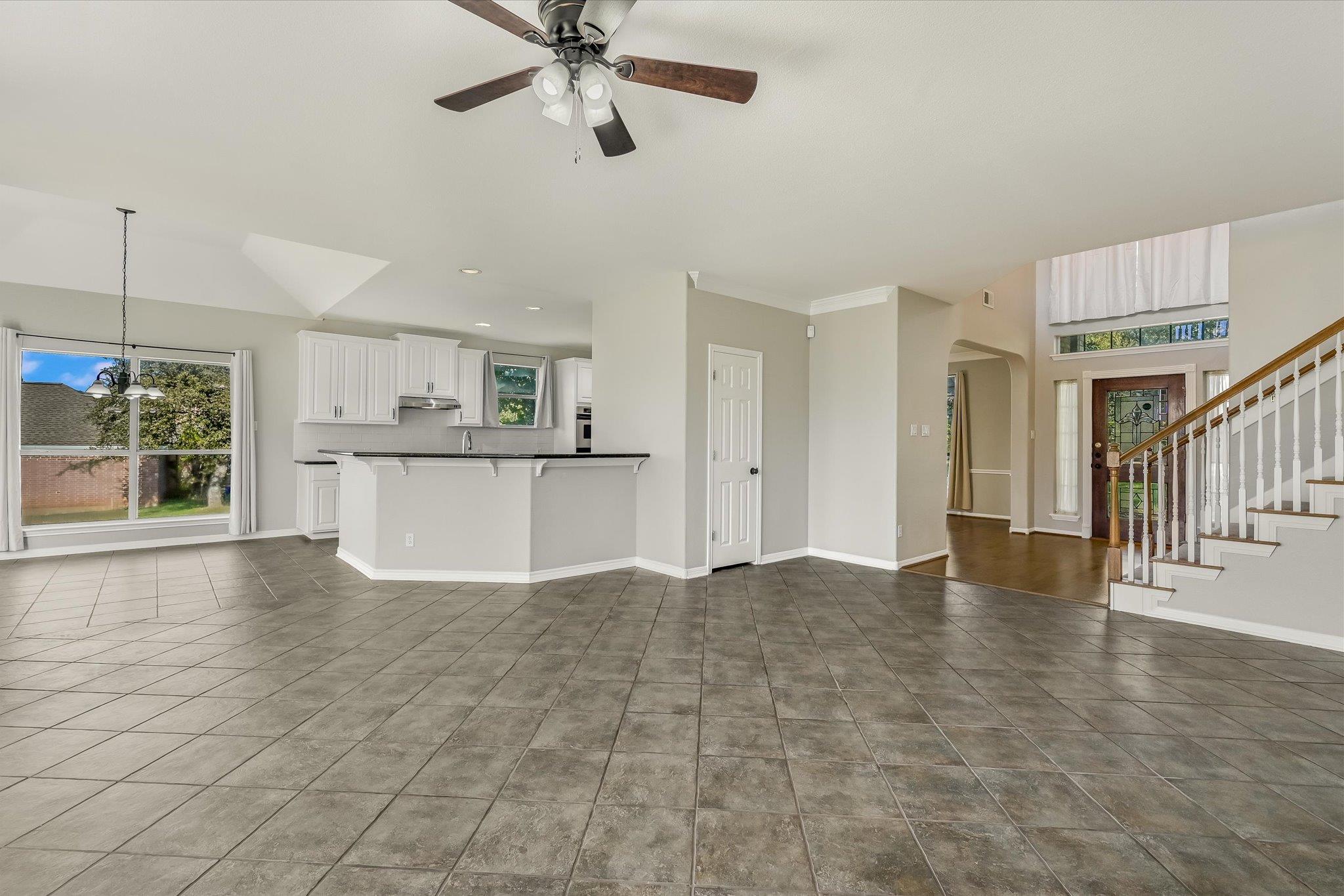 10802 Hastings Ln Property Photo 4