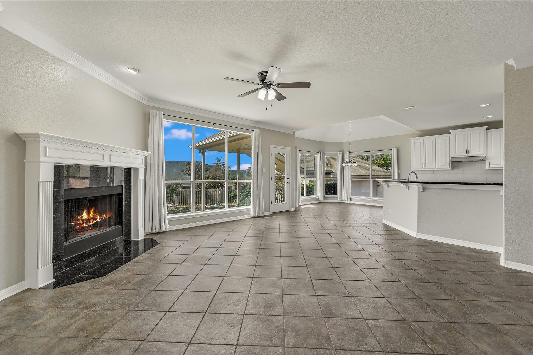10802 Hastings Ln Property Photo 5