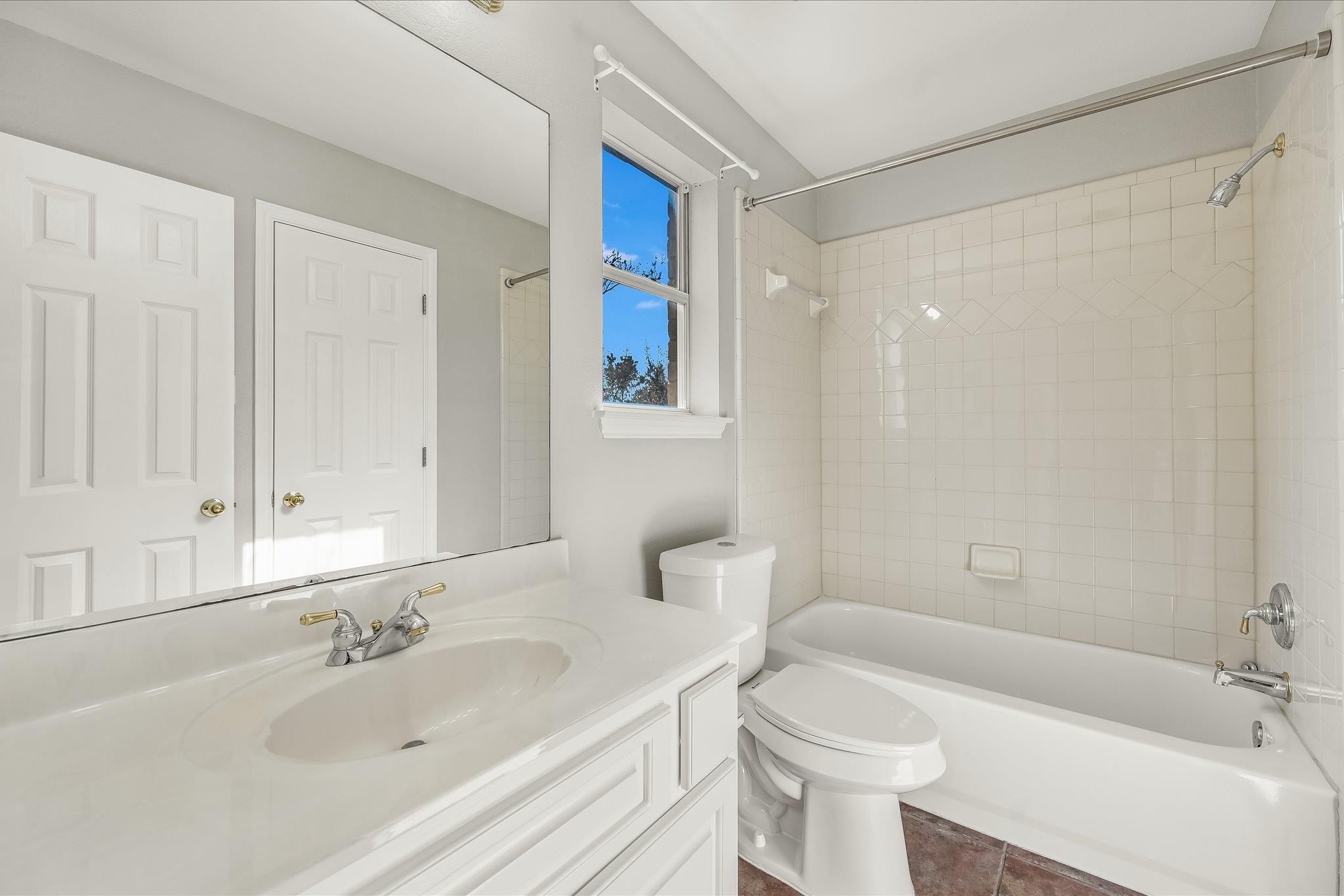 10802 Hastings Ln Property Photo 17