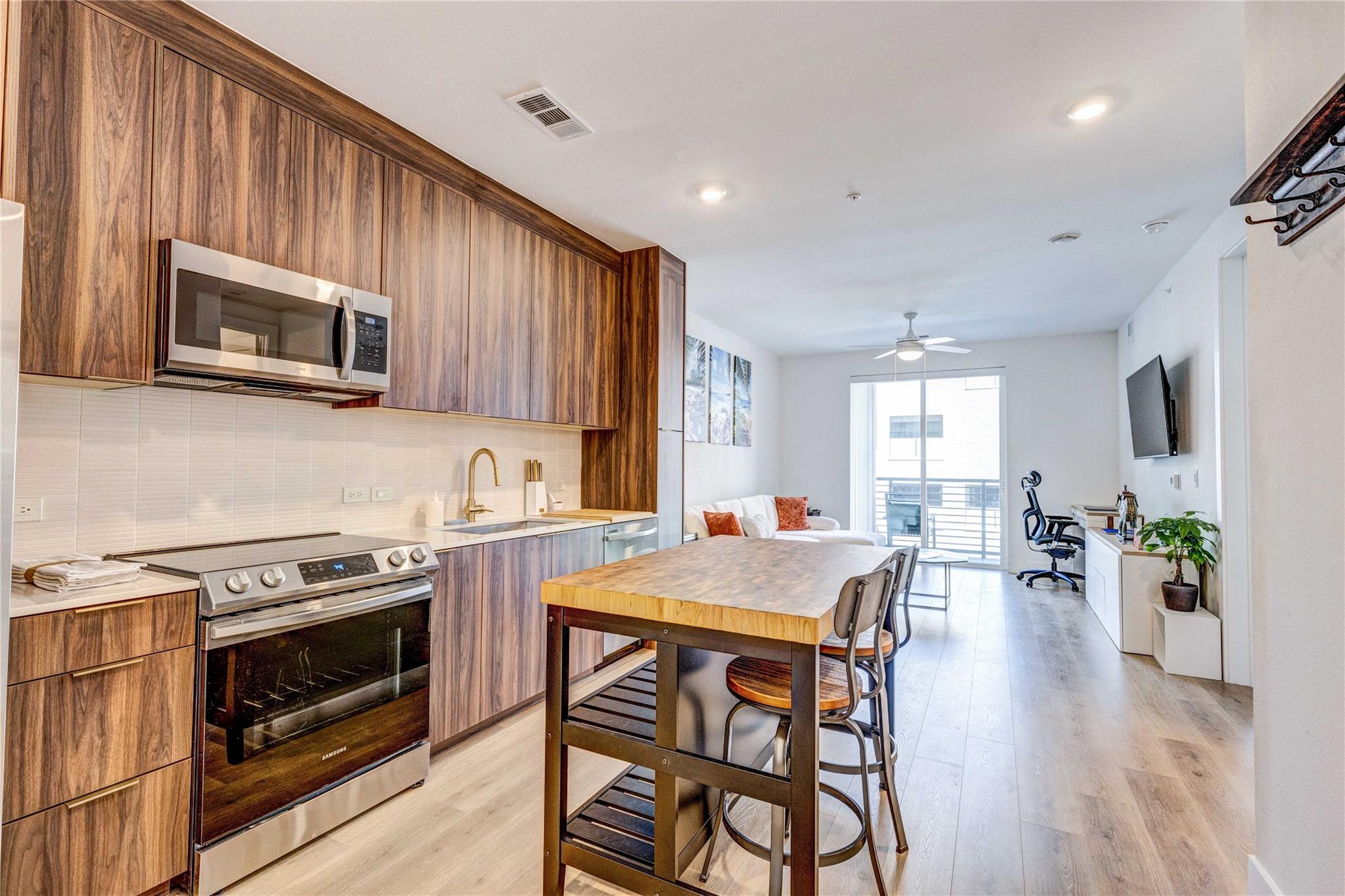 1701 Simond Ave #301 Property Photo 12