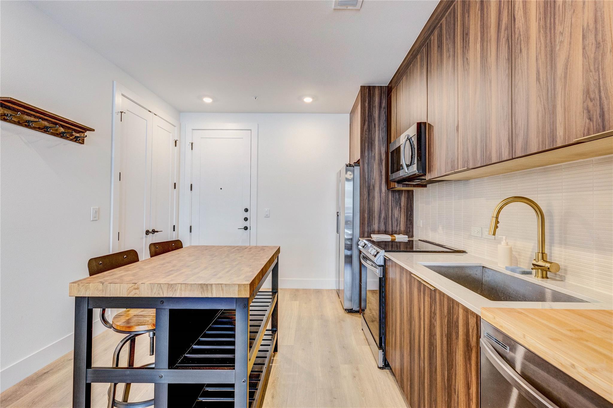 1701 Simond Ave #301 Property Photo 13