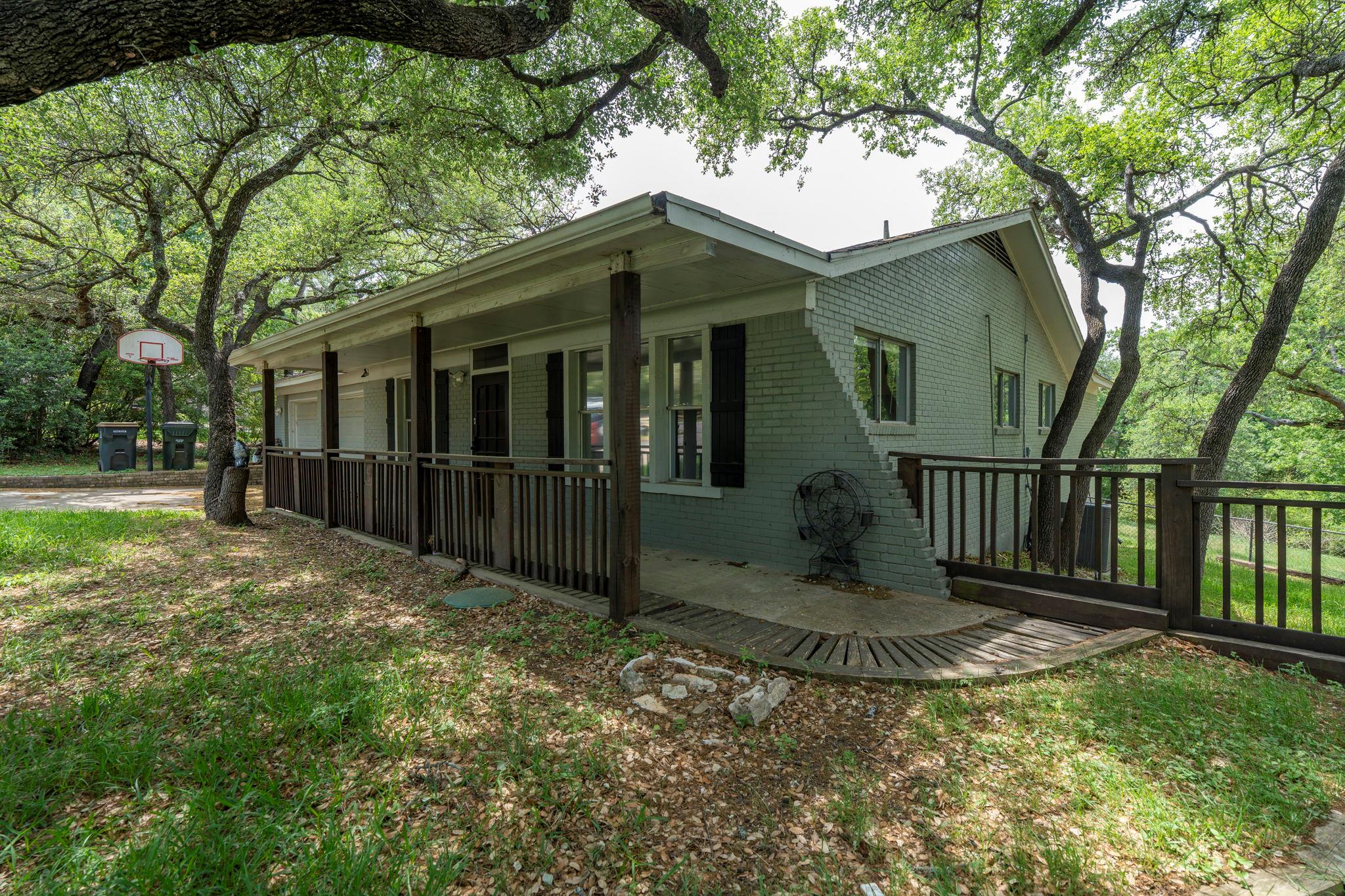 8111 Texas Plume Rd Property Photo 3