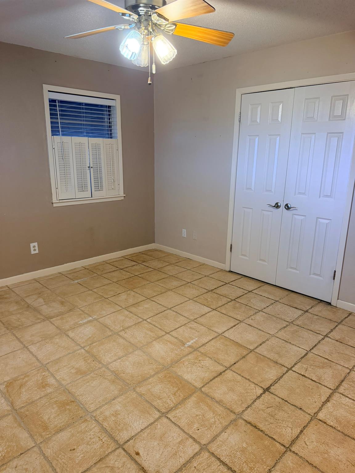 220 Parkview Dr Property Photo 7
