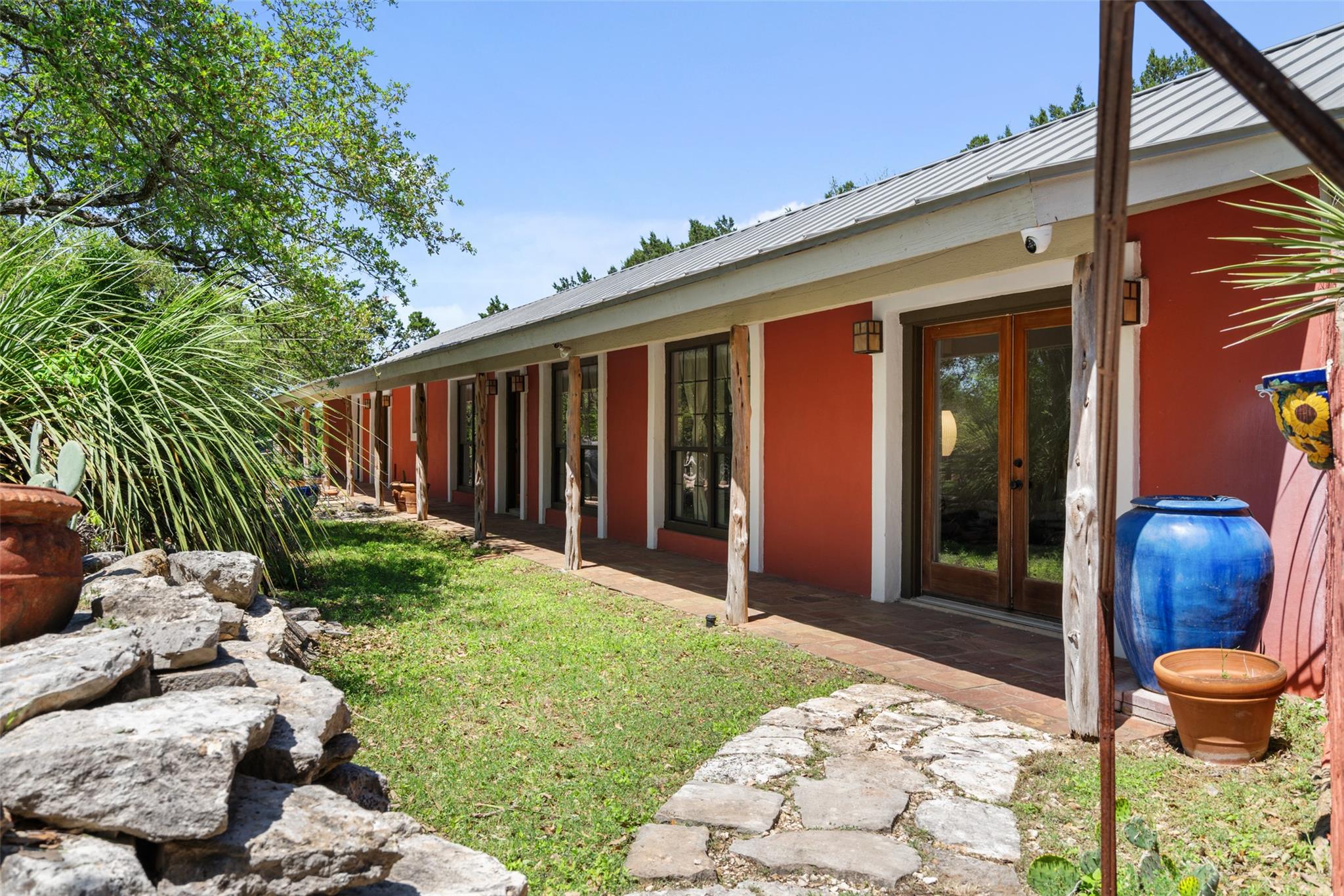 1005 Lisa Dr Property Photo 2
