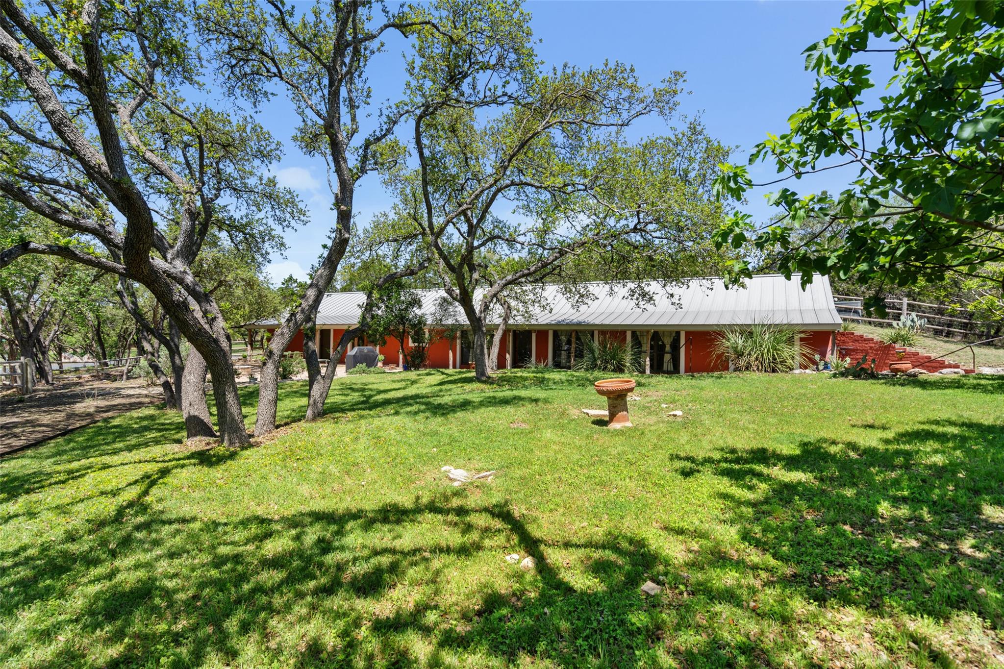 1005 Lisa Dr Property Photo 3
