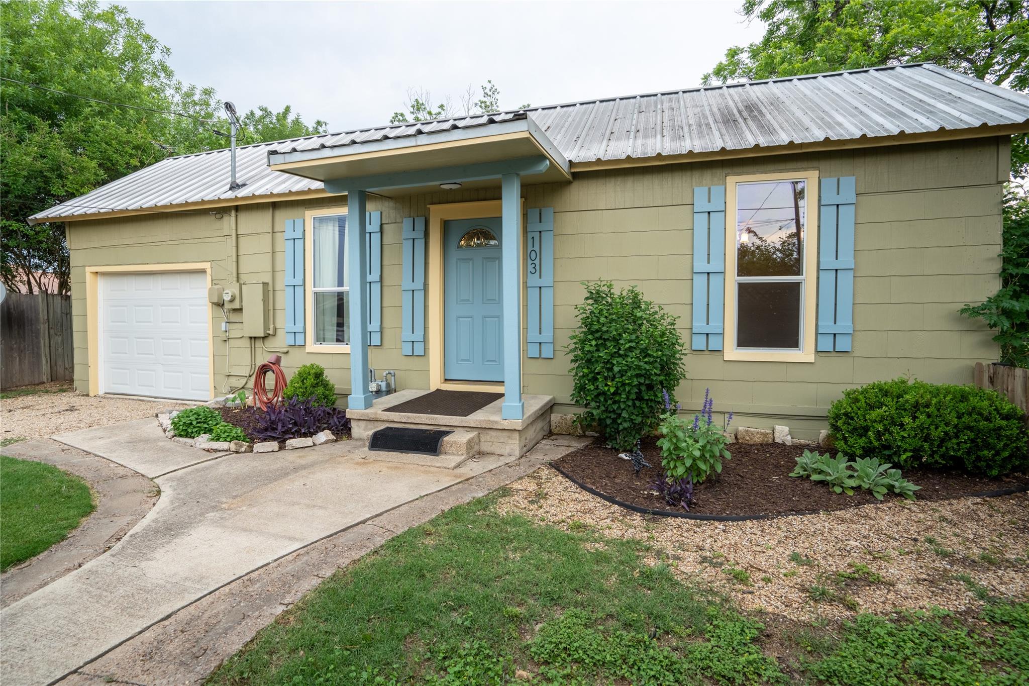 103 S Cornelius St Property Photo